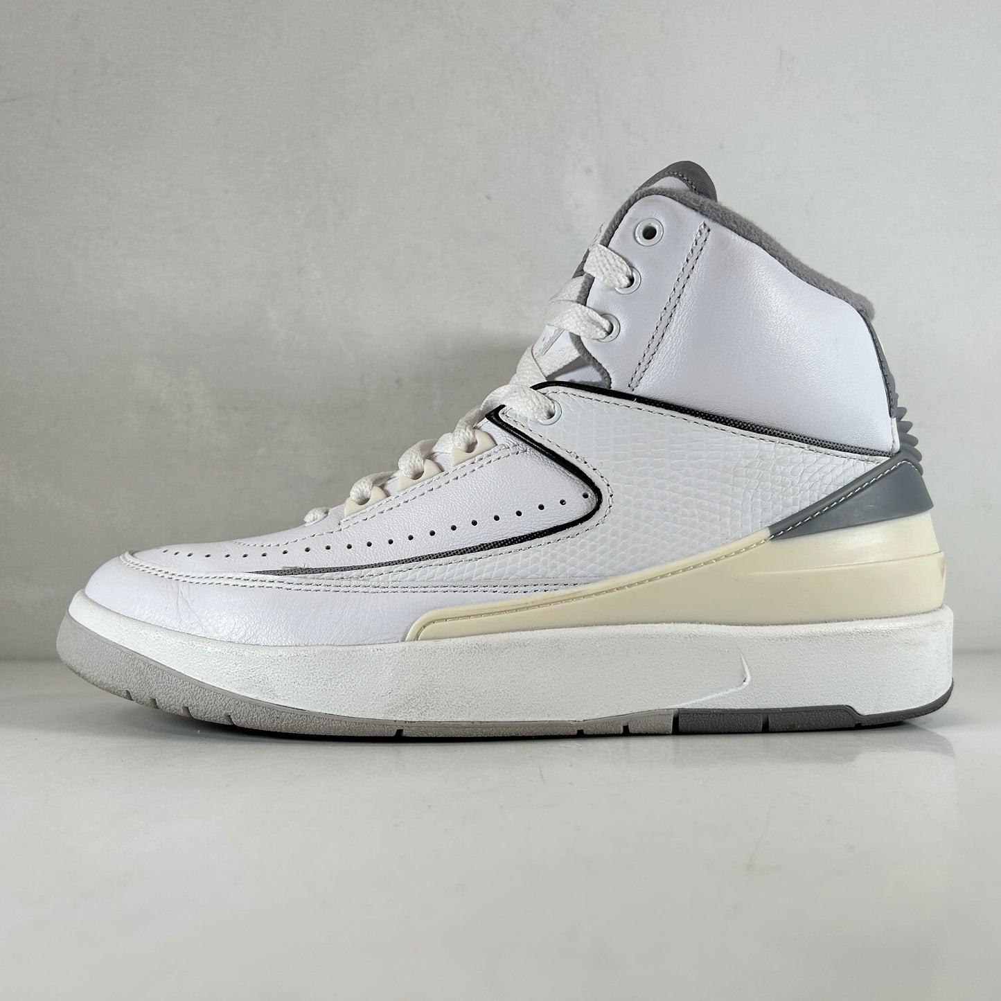 DQ8562 100 Jordan 2 Retro Cement Grey (GS) [USED]- 7Y (Used)