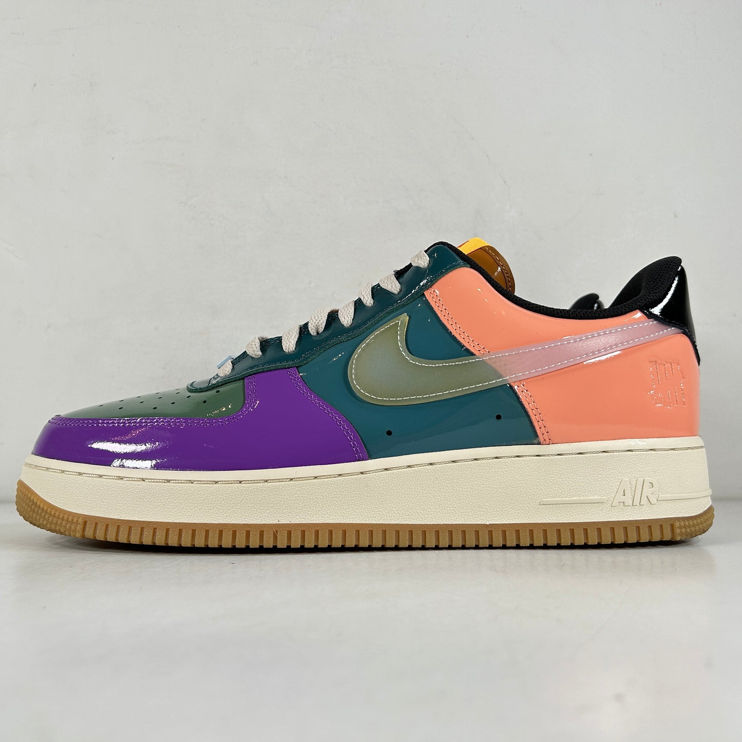 DV5255 500 Nike Air Force 1 Low SP Undefeated Multi-Patent Wild Berry [USED] - 13 M (Used)