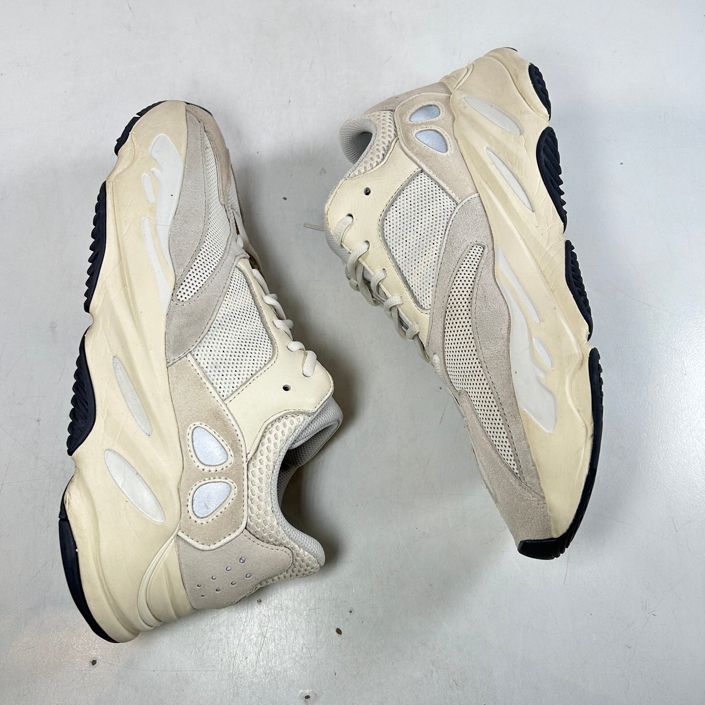 EG7596 adidas Yeezy Boost 700 Analog [USED] - 11.5 M (Used)