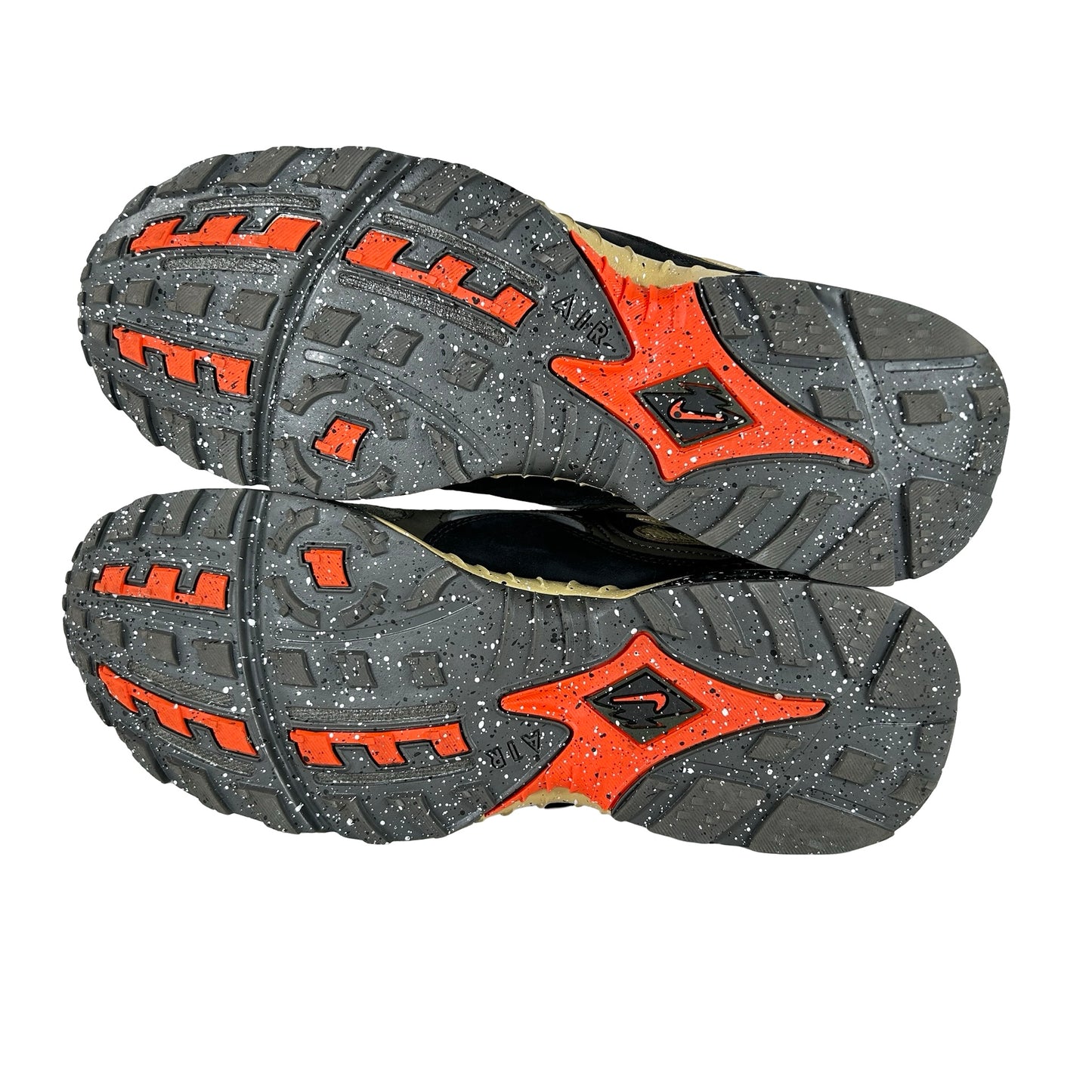 FN7546 300 Undefeated x Air Terra Humara 'Cargo Khaki' [USED] - 10 M (Used3)