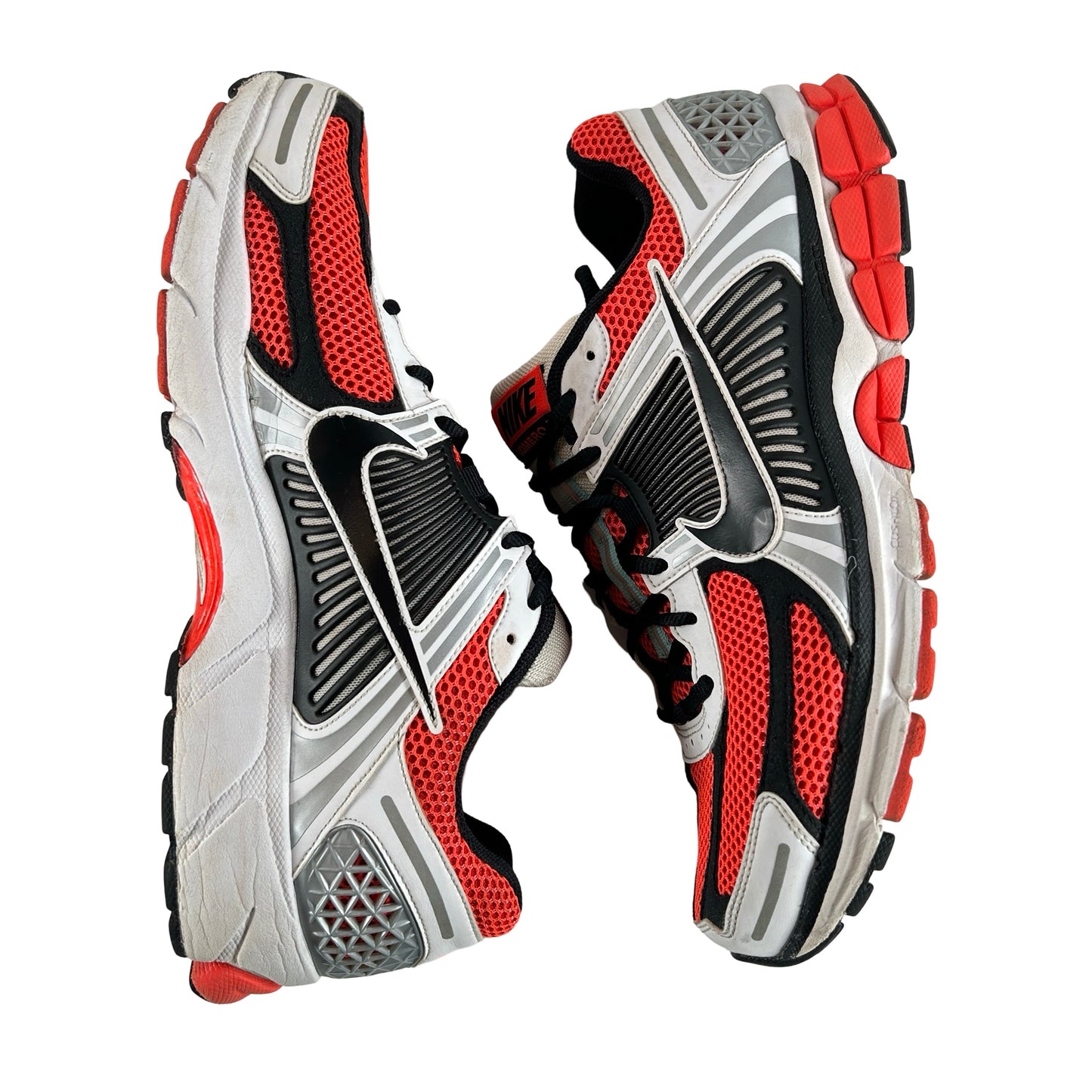 CZ8667 600 Nike Zoom Vomero 5 Carmesí brillante