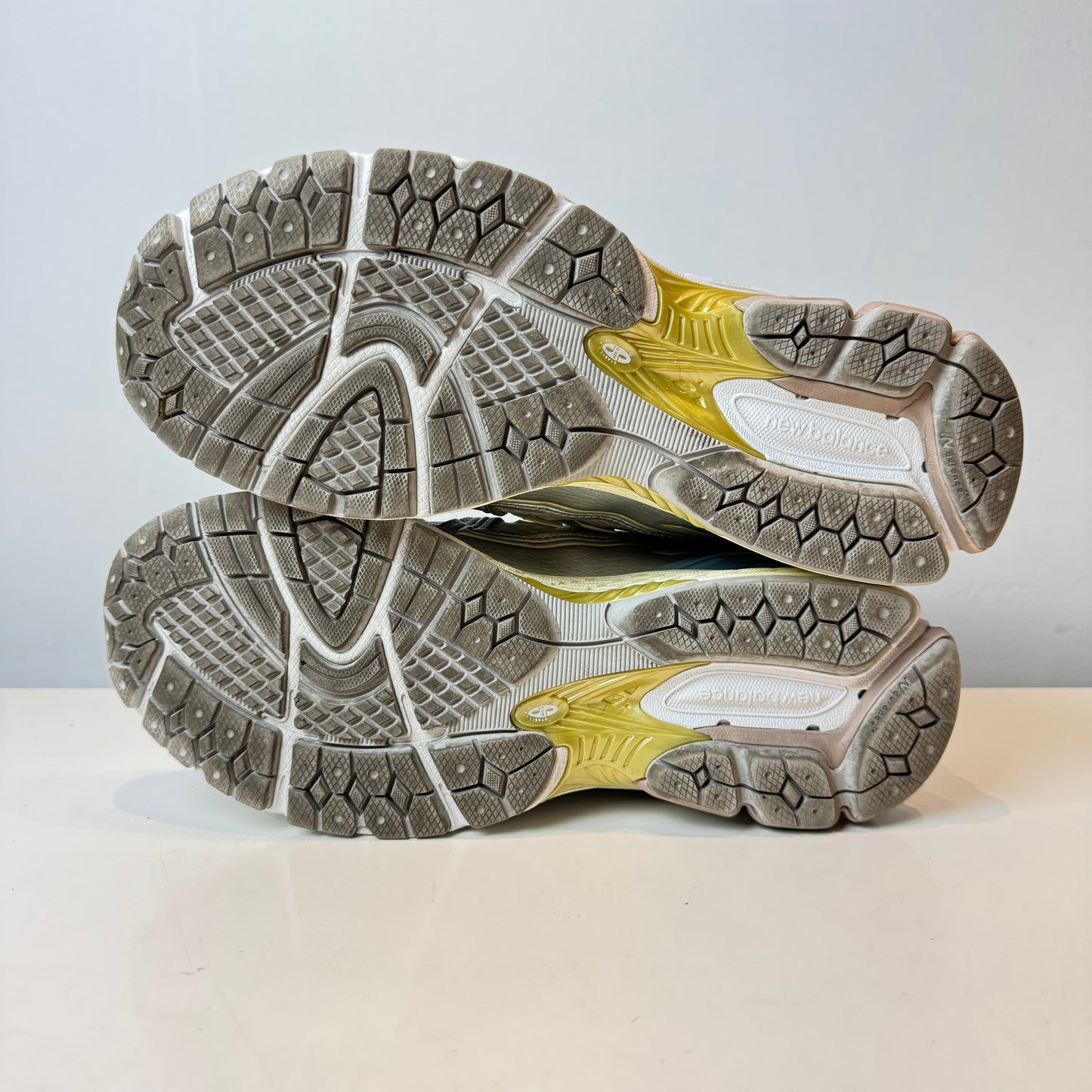 M1906RKC New Balance 1906R Kith White [USED] - 10.5 M (Used)