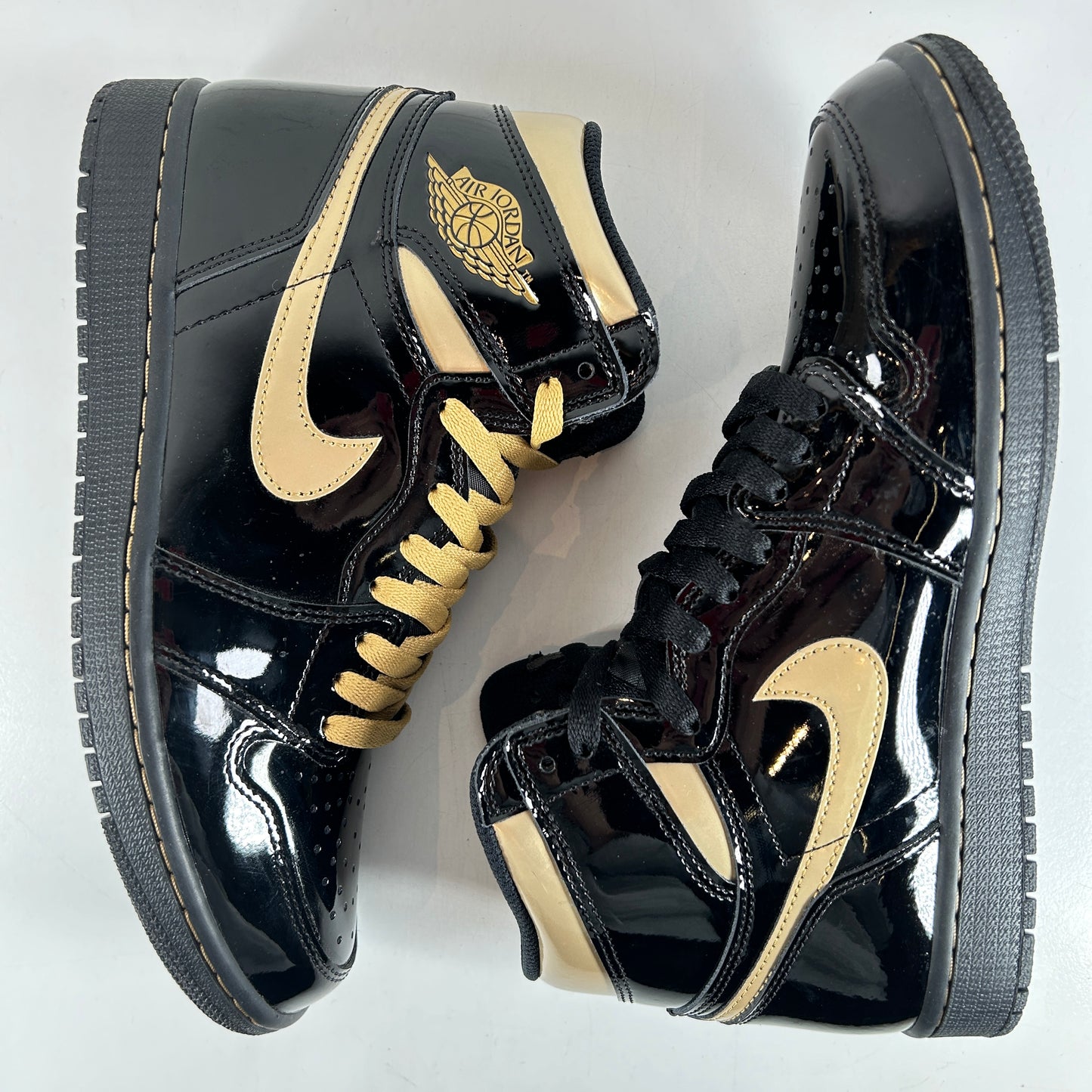555088 032 Jordan 1 Black/Gold [USED] - 9 M (Used) (No Box)