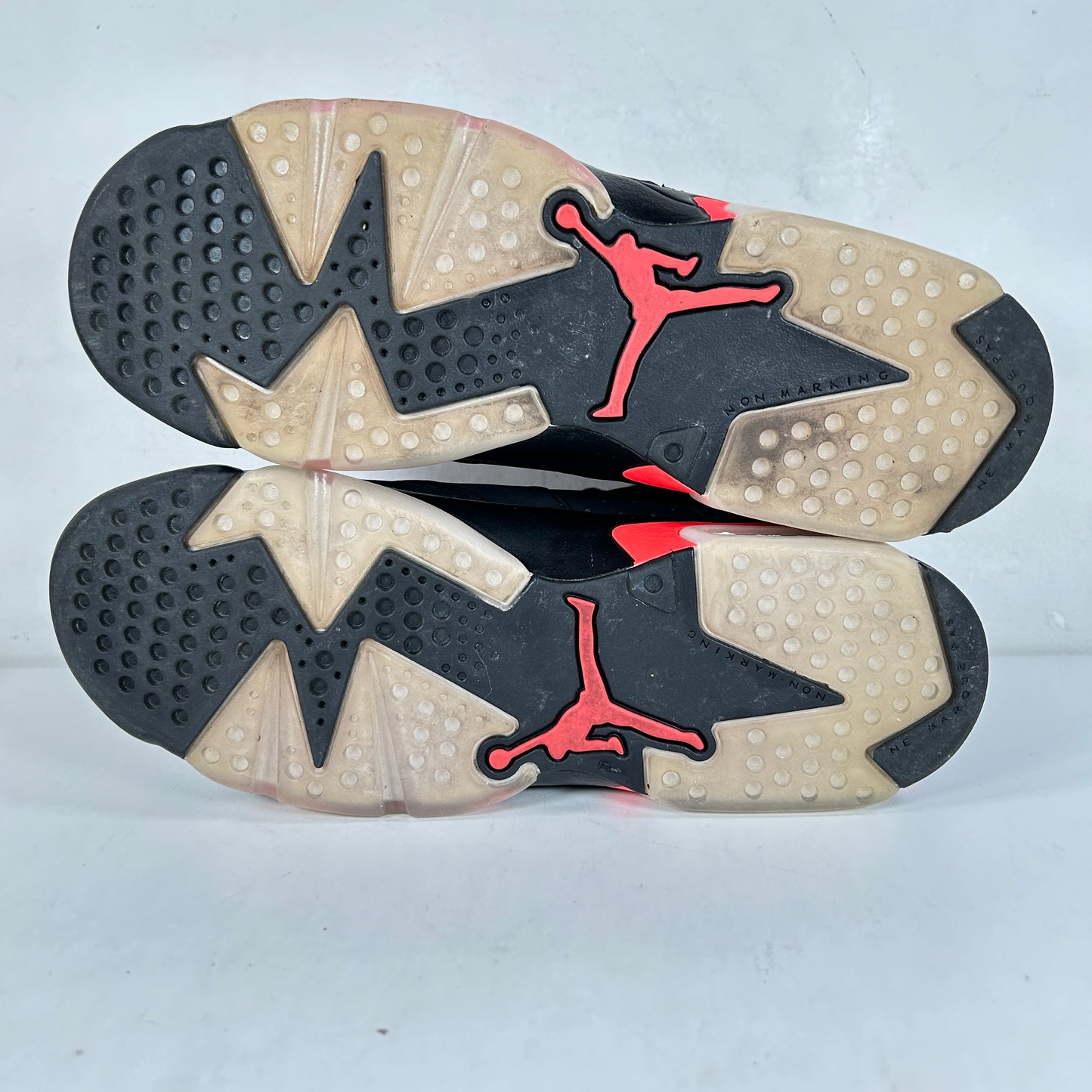 384665 060 Jordan 6 Retro Black Infrared (2019) (GS) [USED] - 6.5 Y (Used)