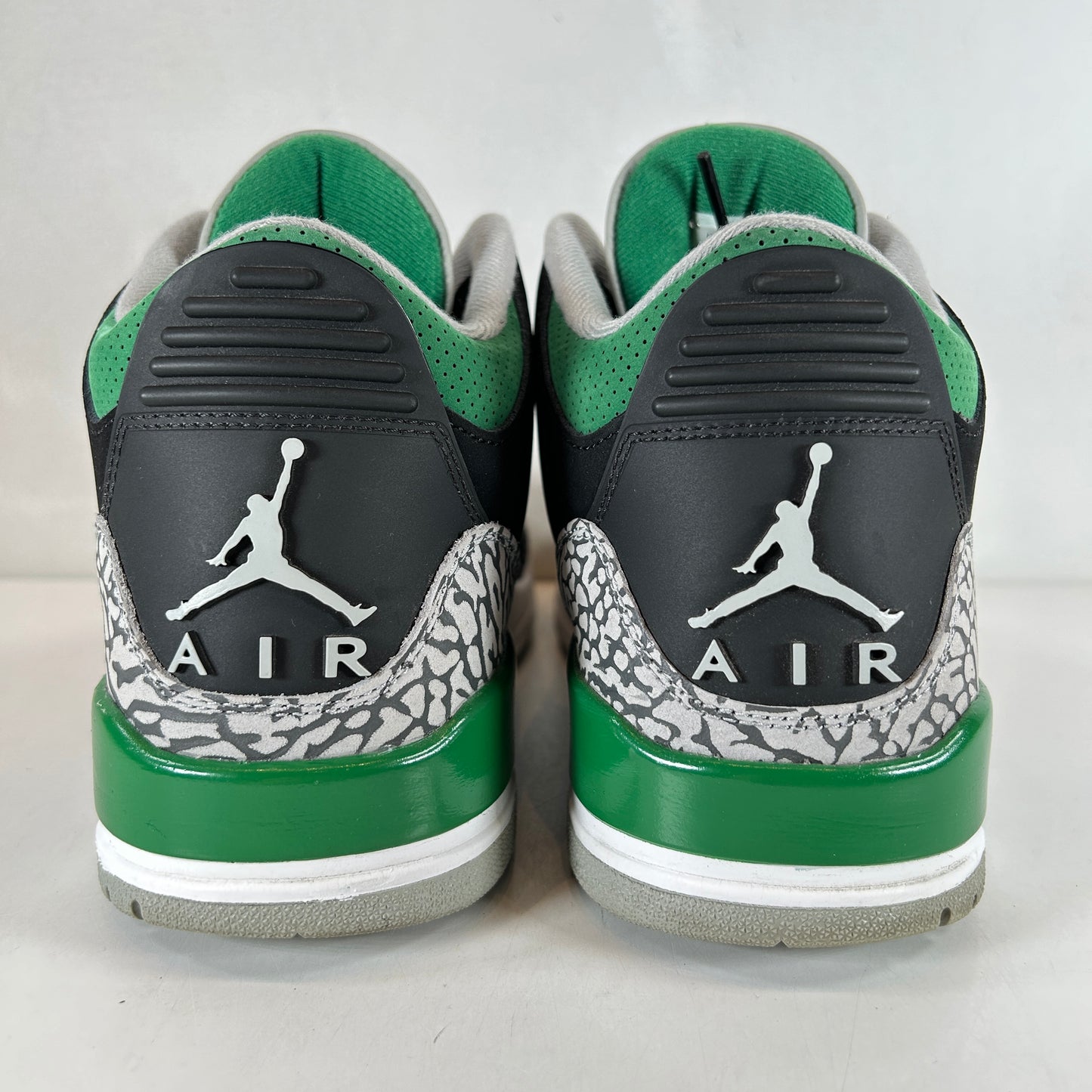 CT8532 030 Jordan 3 Retro Pine Green [USED] - 9.5 M (Used)