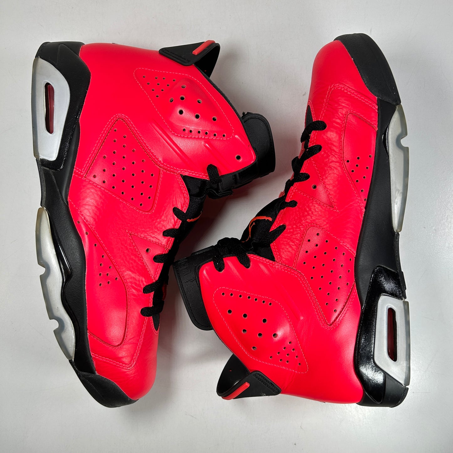 384664 623 Jordan 6 Retro Infrared 23 (Toro) [USED] - 11.5 M (Used)