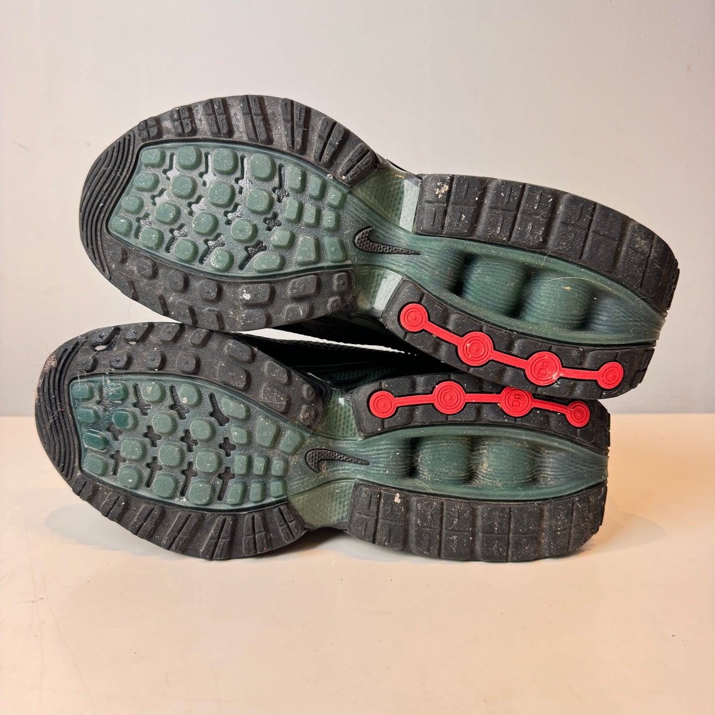 FZ4044 001 Nike Air Max DN Supreme Black [USED] - 8 M (Used)