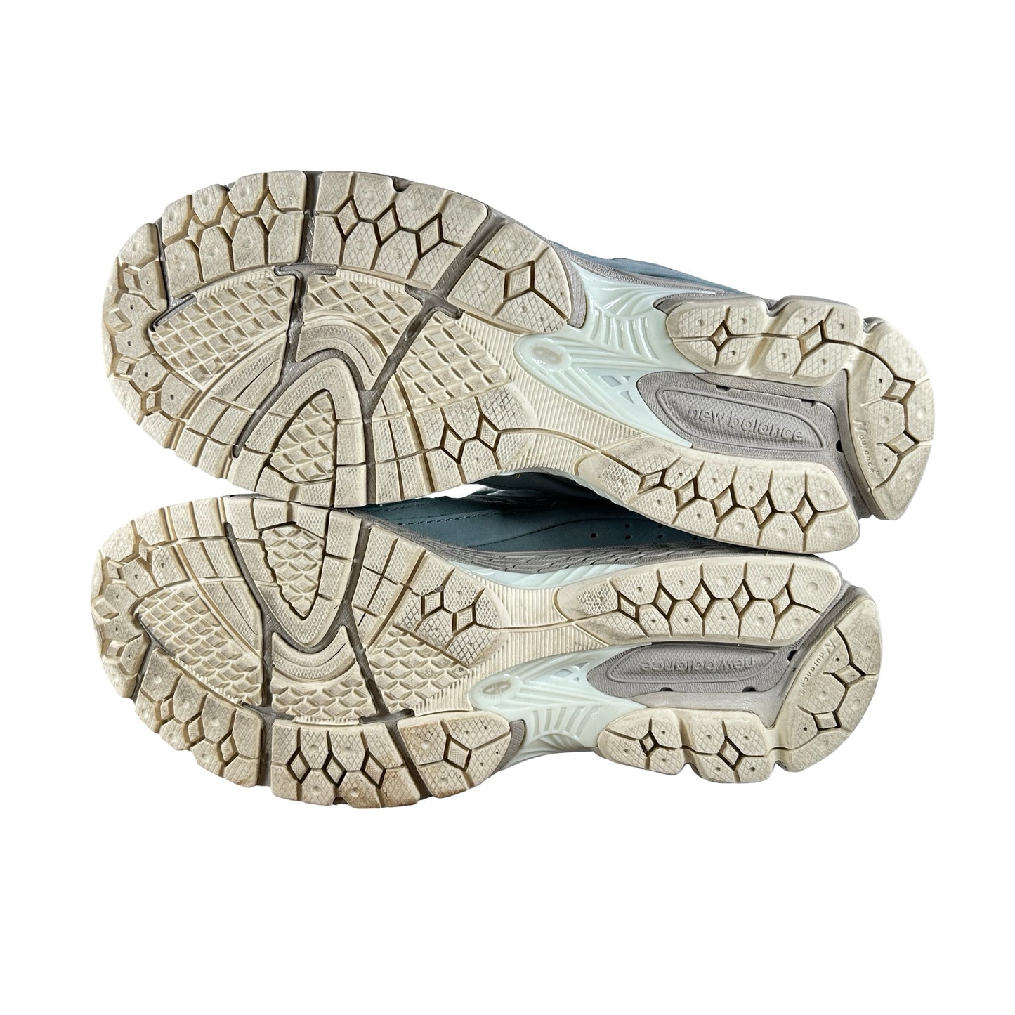 M2002RK1 New Balance 2002R Kith Pistachio [USED] - 8.5 M (Used)