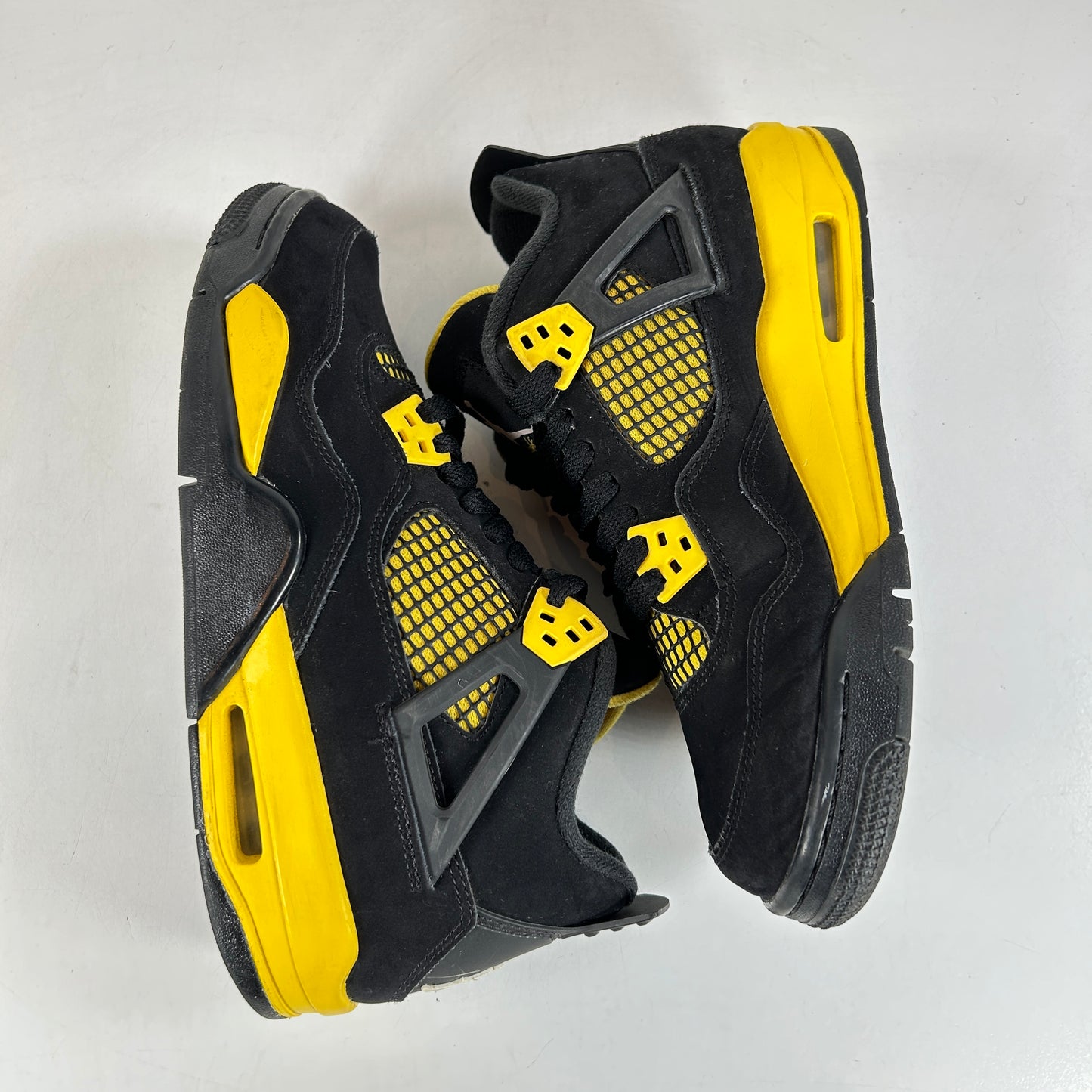 408452 017 Jordan 4 Retro Thunder (2023) (GS) - 7 Y (Used) (No Box2)