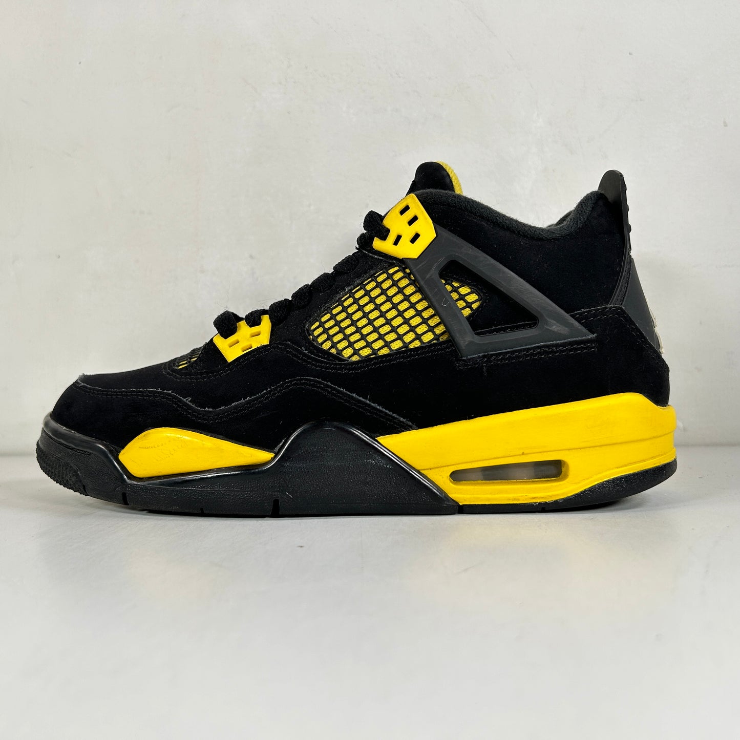 408452 017 Jordan 4 Retro Thunder (2023) (GS) - 7 Y (Used) (No Box2)