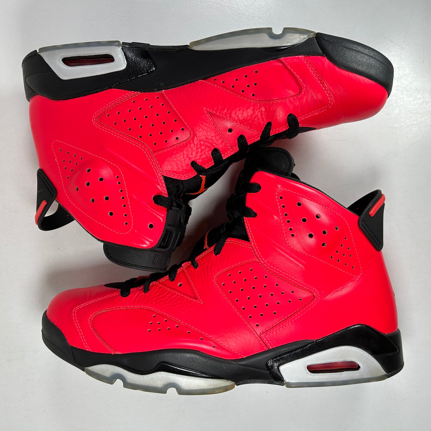 384664 623 Jordan 6 Retro Infrared 23 (Toro) [USED] - 11.5 M (Used)