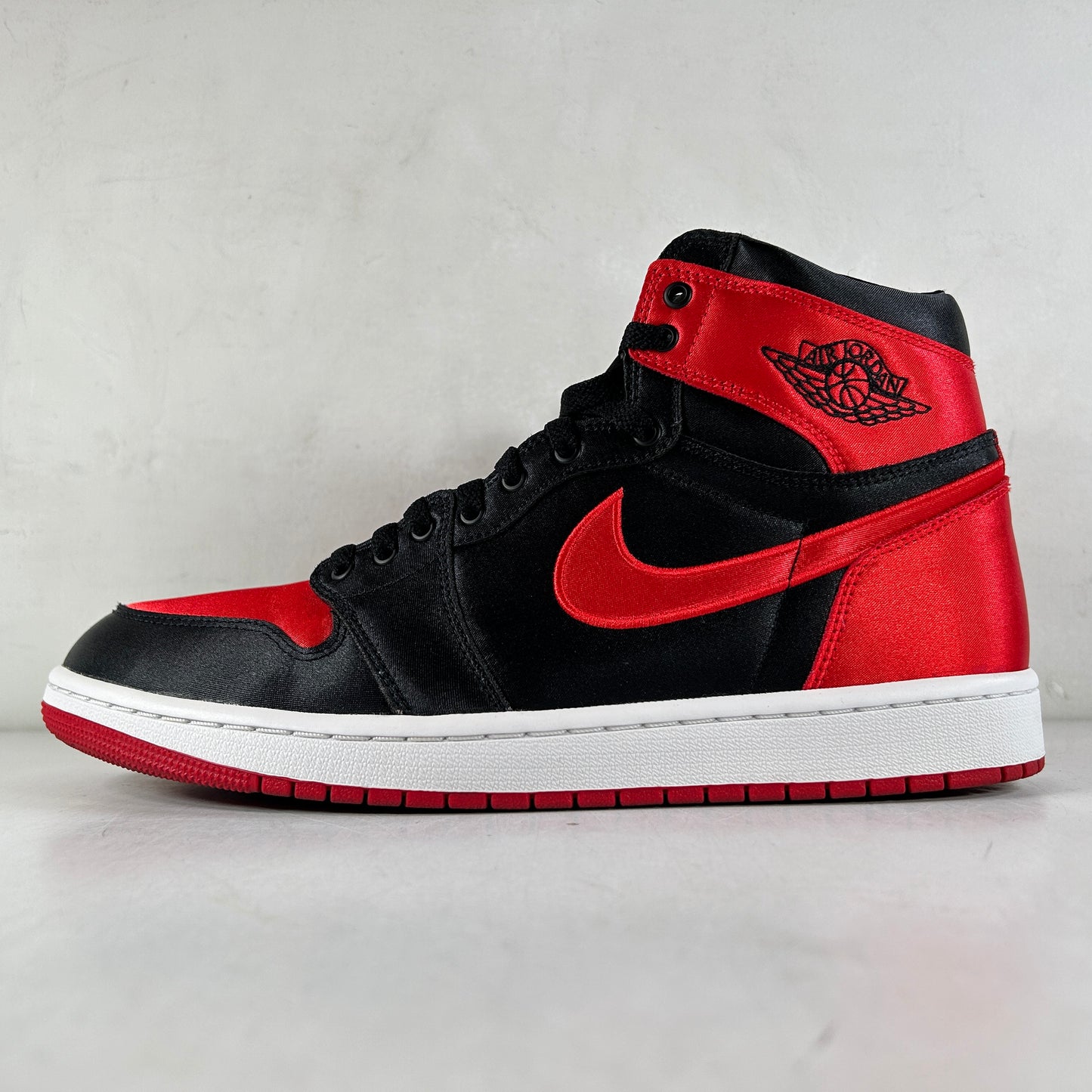 FD4810 061 Jordan 1 Retro High OG Satin Bred [USED] - 12 W (Used3)