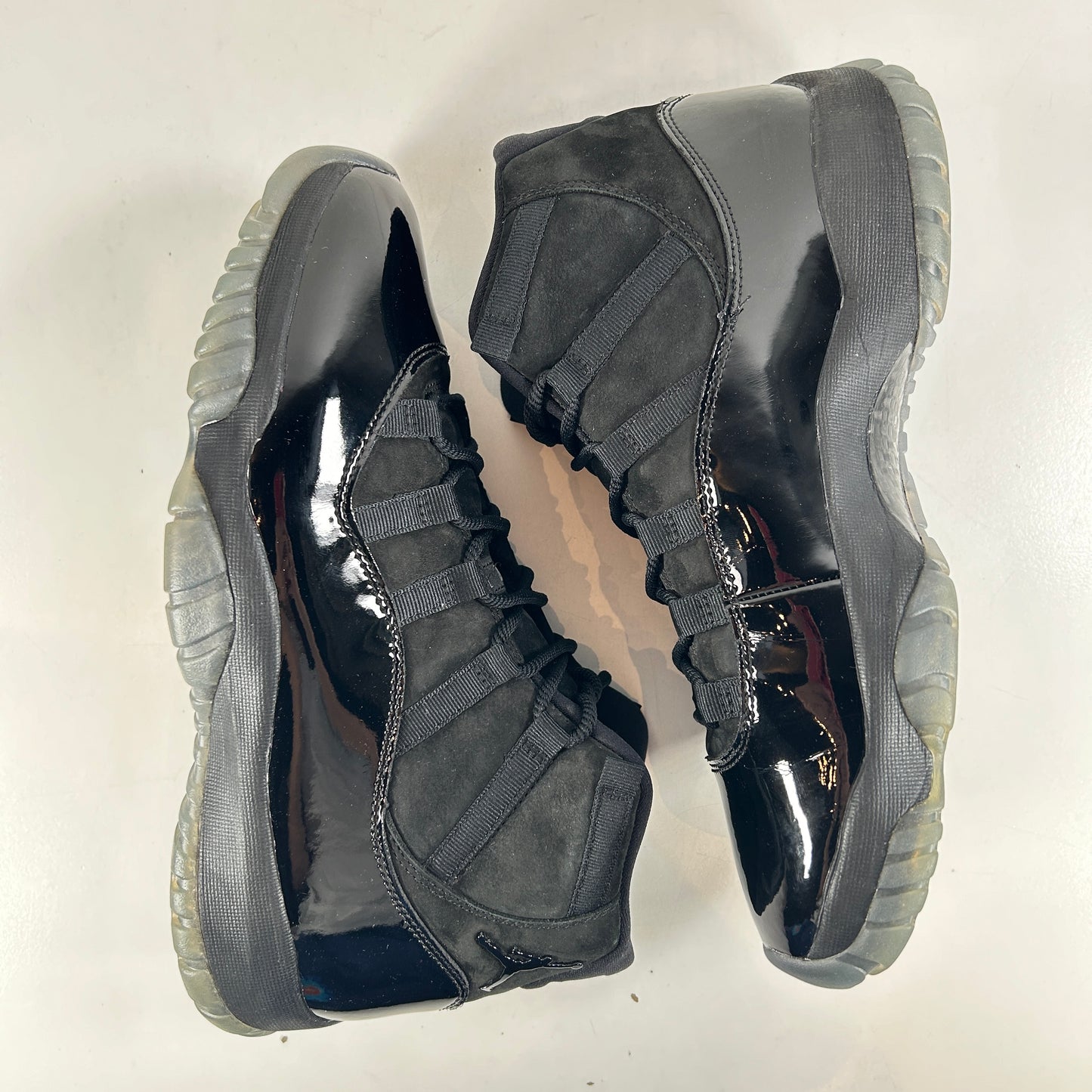 378037 005 Jordan 11 Retro Cap and Gown [USED] - 10.5 M (VNDS)