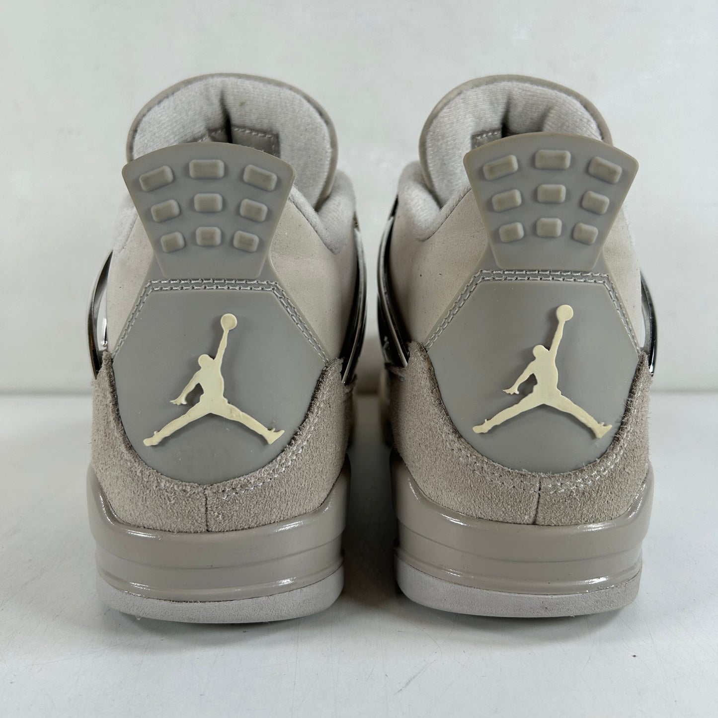 AQ9129 001 Jordan 4 Retro Momentos congelados