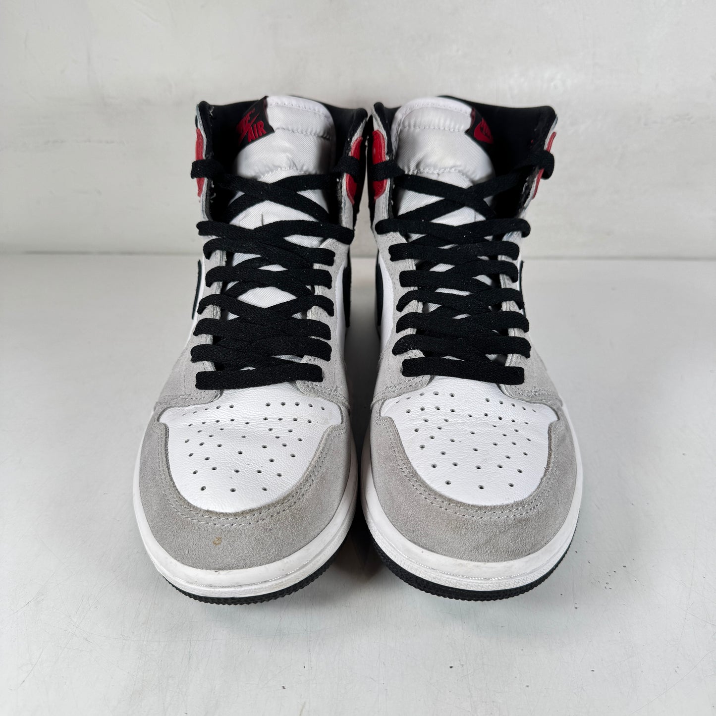 555088 126 Jordan 1 Retro High Smoke Grey [USED] - 9.5 M (Used)