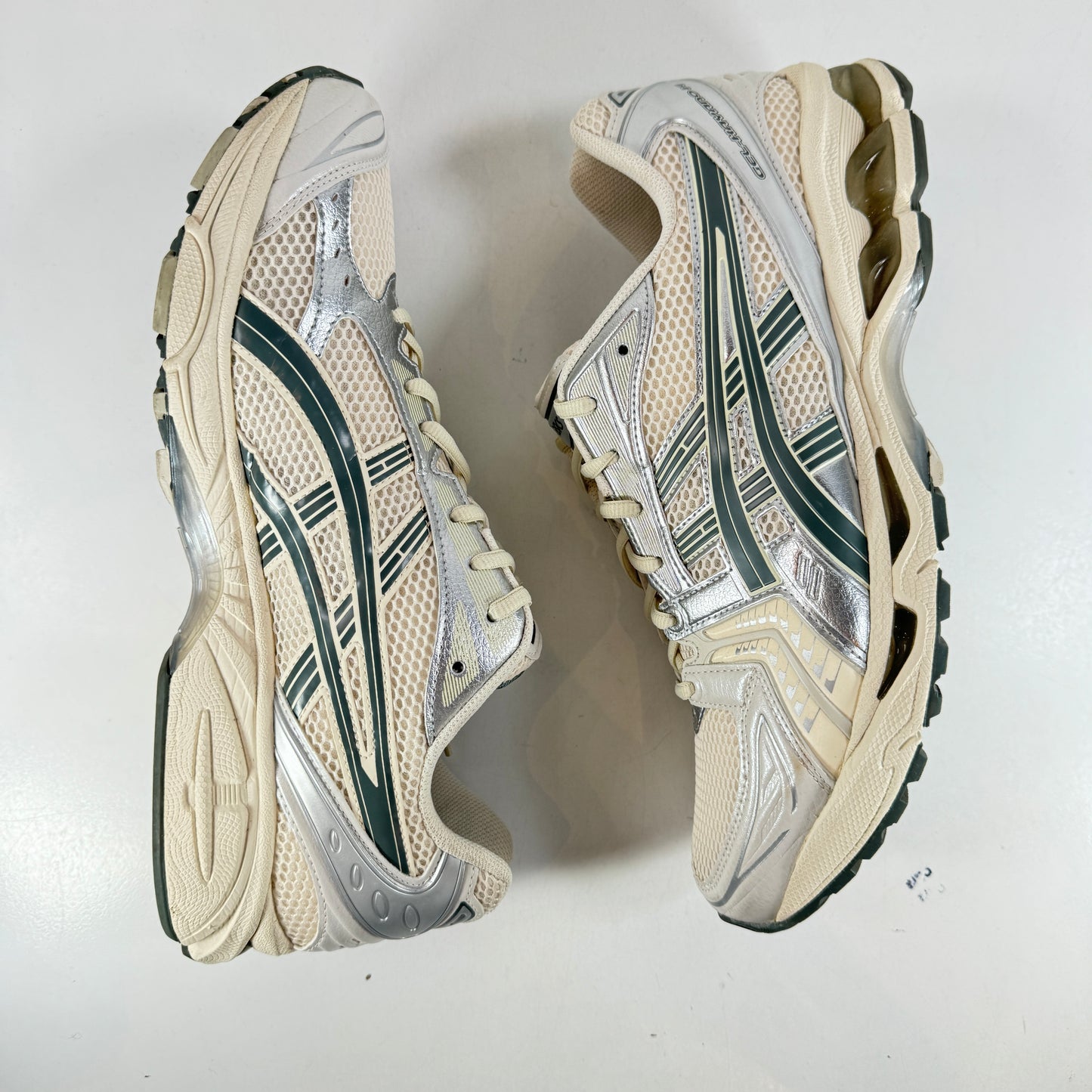 1201A019 200 ASICS Gel-Kayano 14 Birch Dark Pewter [USED] - 13 M (Used)