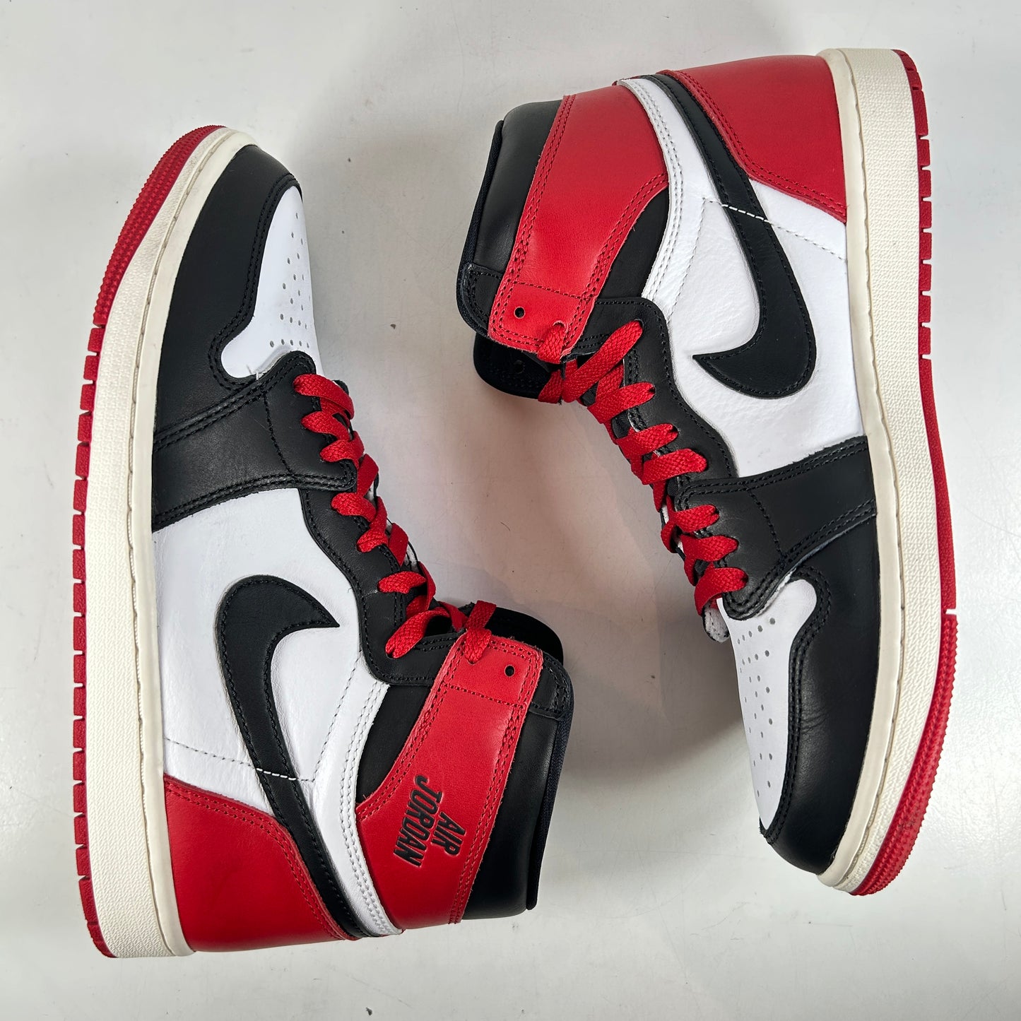 DZ5485 106 Air Jordan 1 High OG Black Toe Reimagined [USED] - 9.5 M (Used)