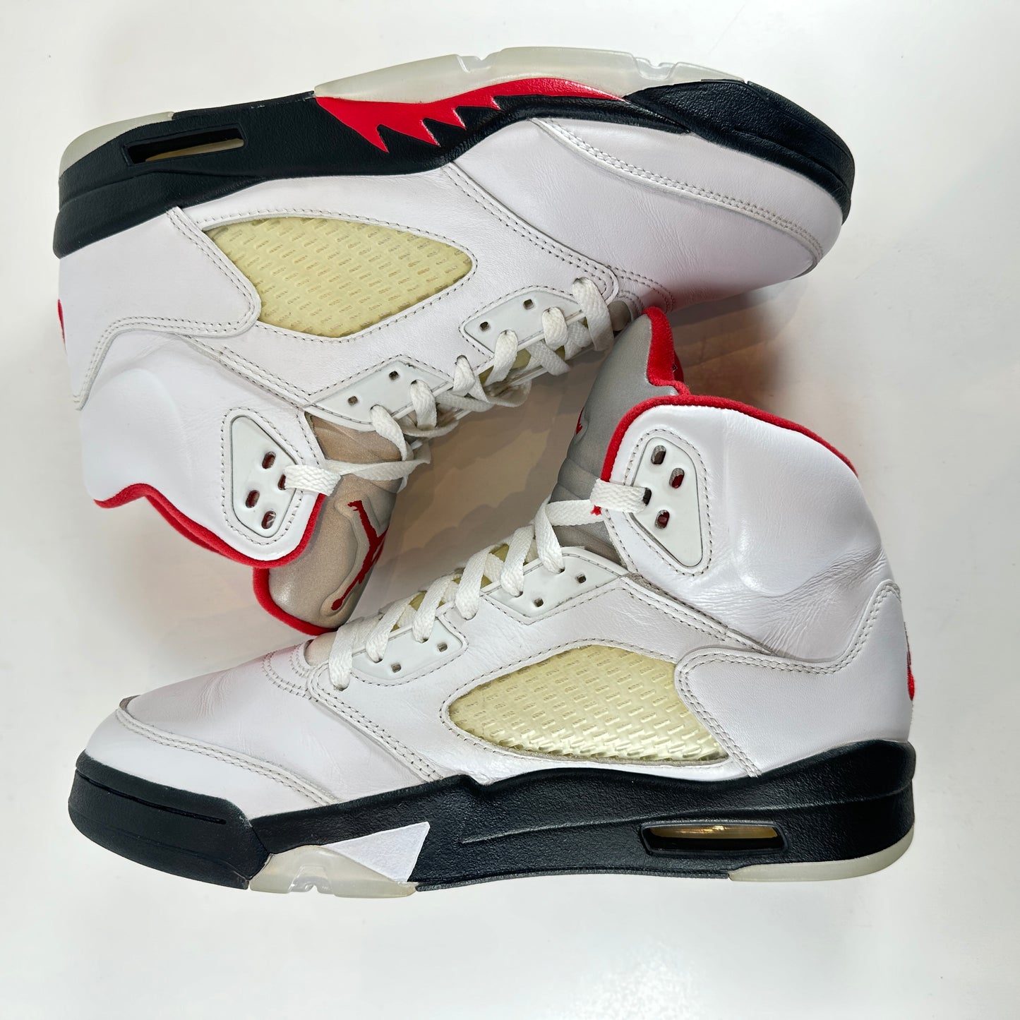 DA1911 102 Jordan 5 Fire Red [USED] - 9 M (Used) (No Box)