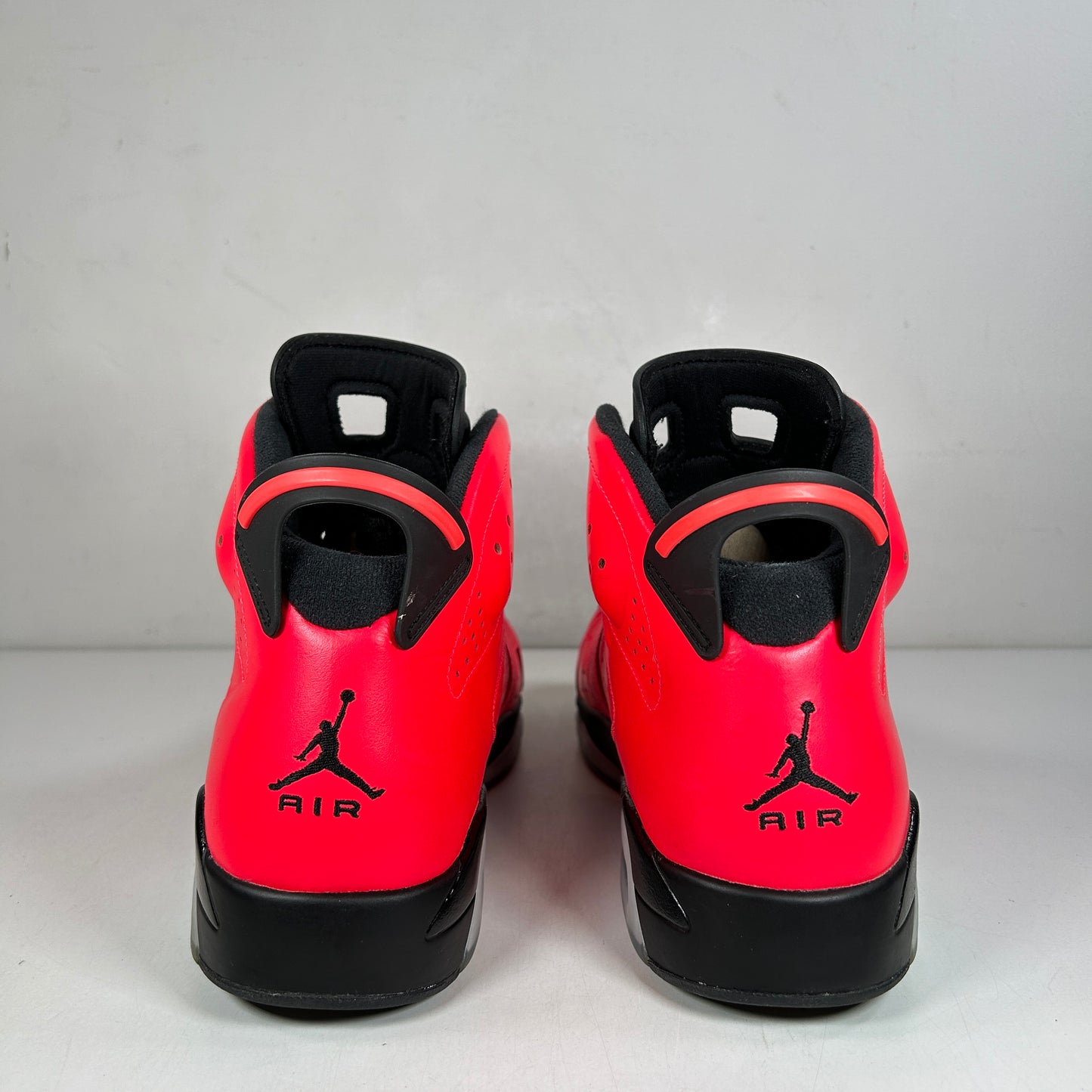 384664 623 Jordan 6 Retro Infrared 23 (Toro) [USED] - 11.5 M (Used)