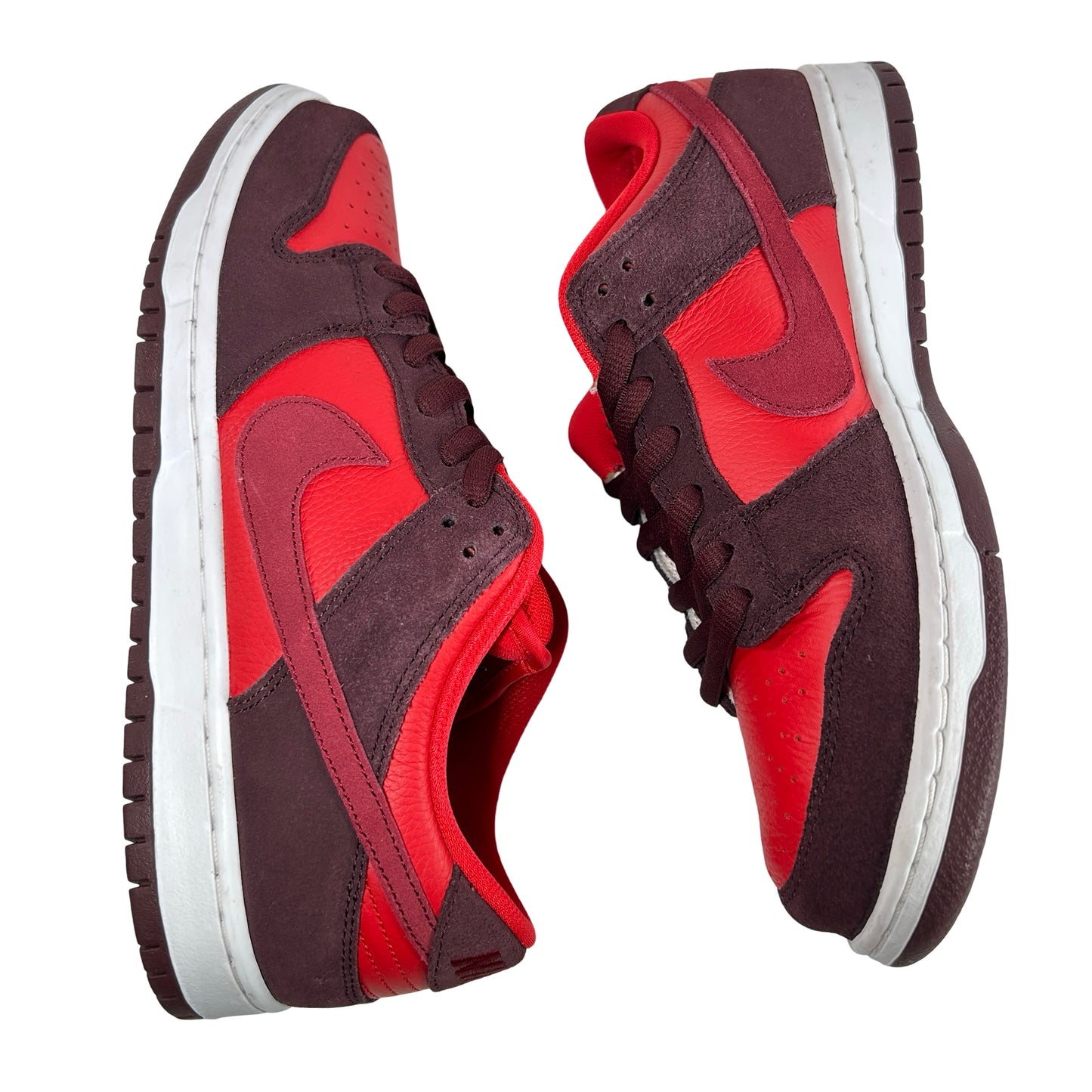 DM0807 600 Nike SB Dunk Low Cherry [USED] - 10 M (Used)