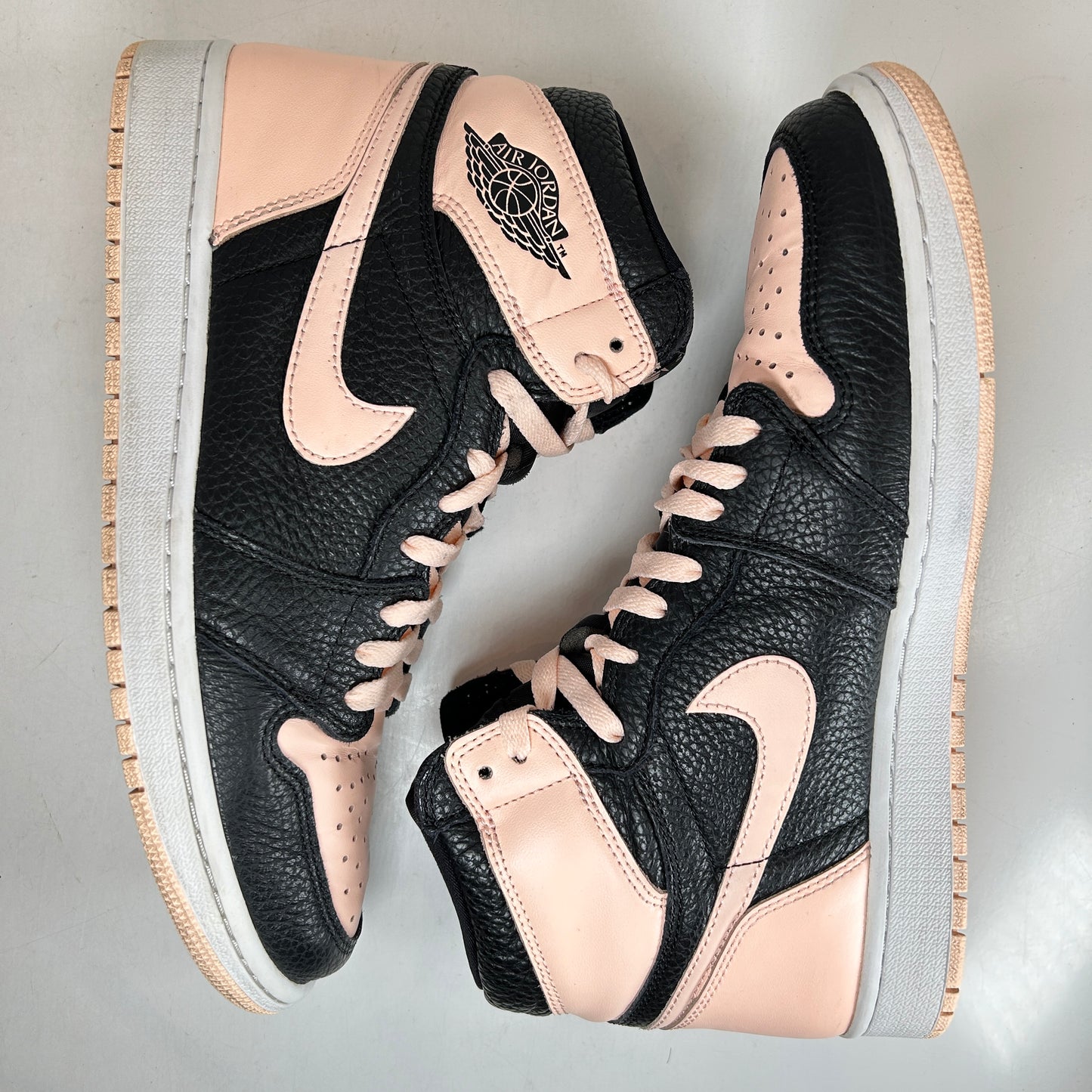 555088 081 Jordan 1 Tinte carmesí