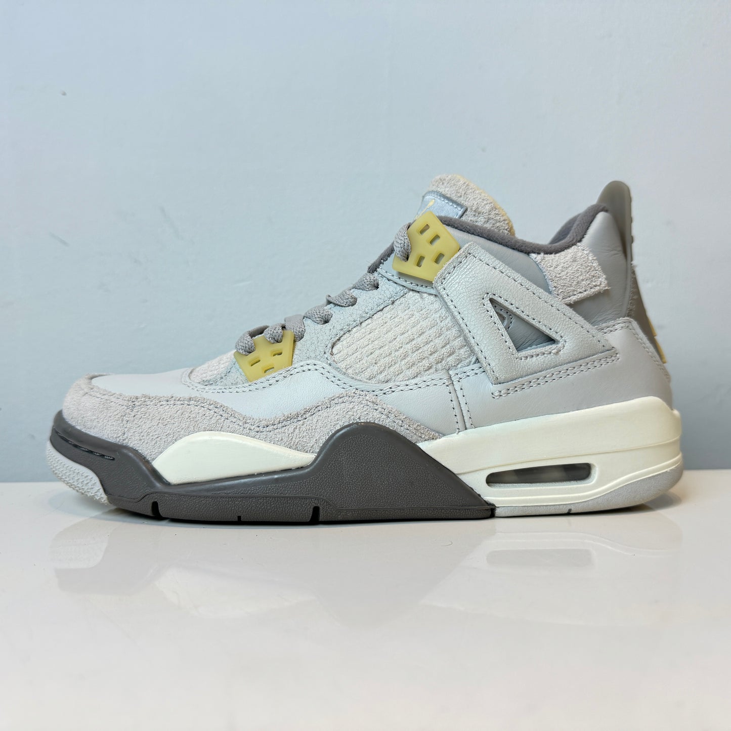 DV2262 021 Jordan 4 Retro SE Craft Photon Dust (GS) [USED] - 6 Y (Used)