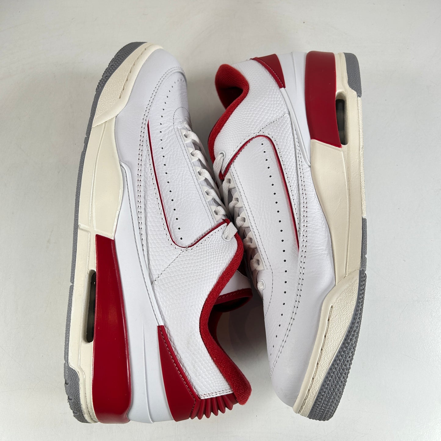 FD0383 161 Jordan 2/3 White Varsity Red [USED] - 13 M (Used)