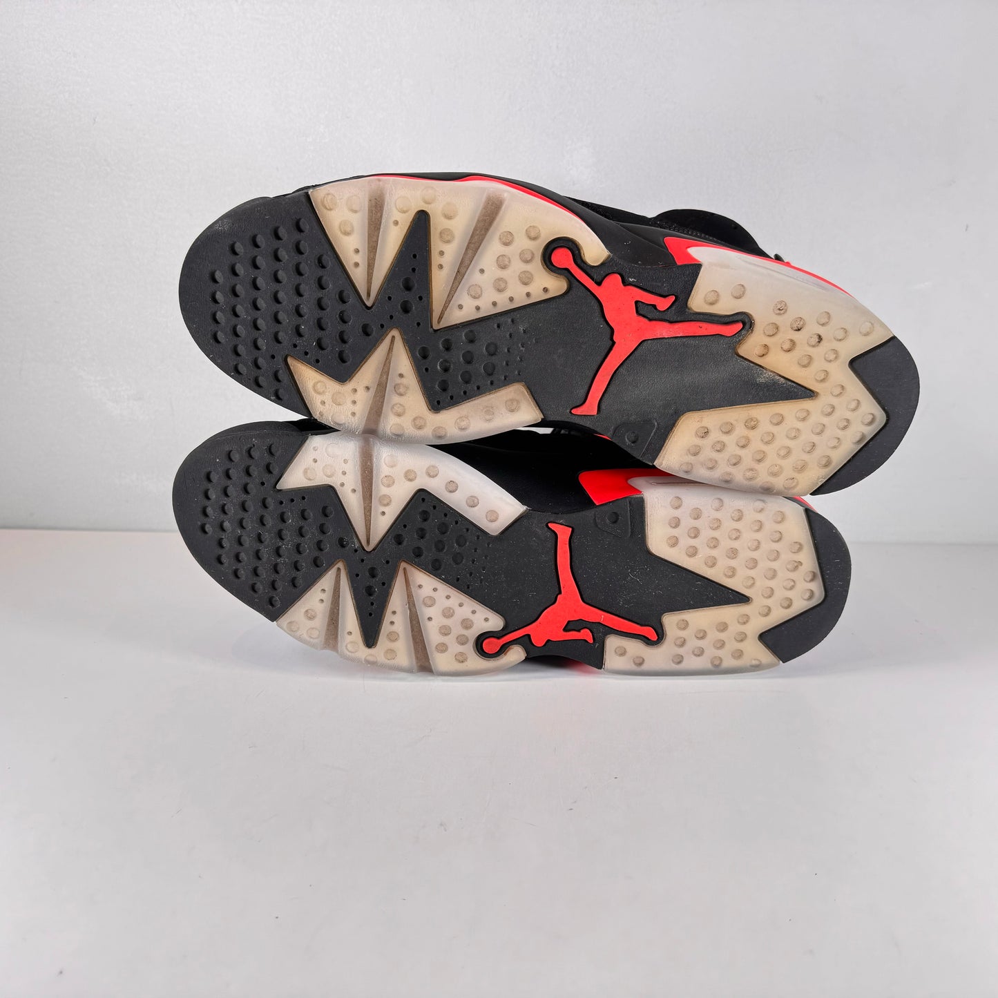 384664 060 Jordan 6 Retro Black Infrared (2019) - 12 M (Used) (Replace Box)