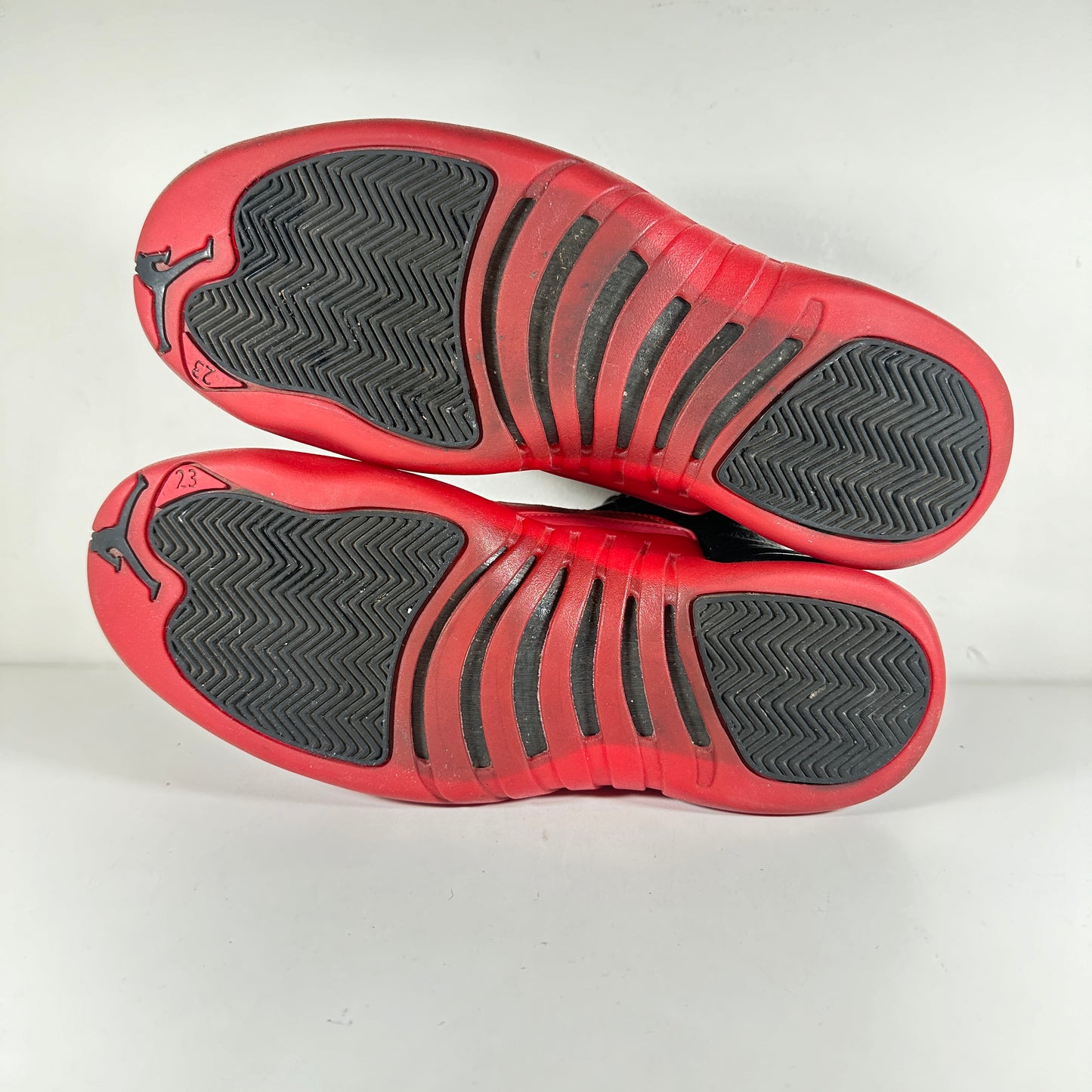 130690 002 Jordan 12 Retro Flu Game (2016) [USED] - 10 M (Used)