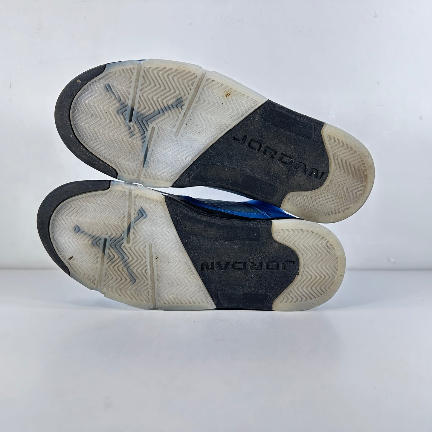 DV1310 401 Jordan 5 Retro UNC University Blue [USED] - 9 M (Used)