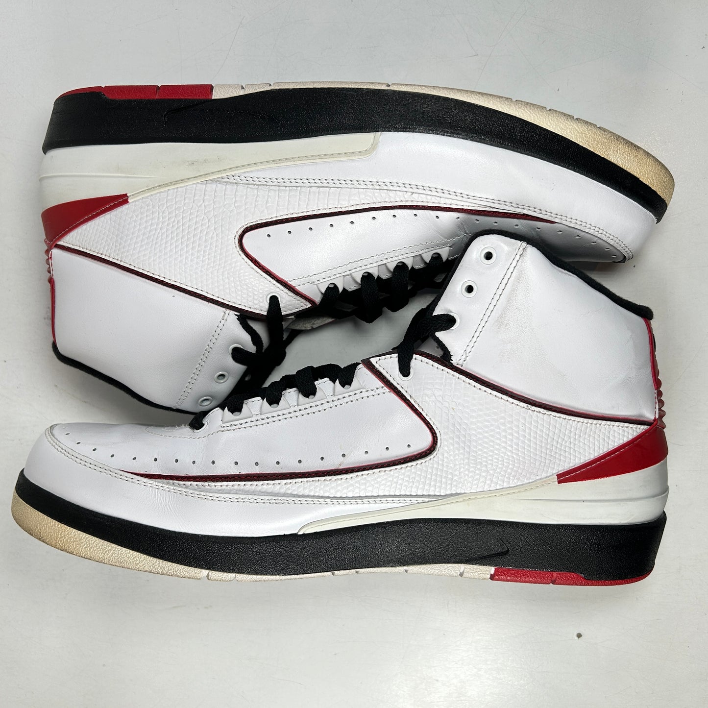 395709 101 Jordan 2 Retro QF White Varsity Red (2010) [USED] - 14 M (Used) (No Box)