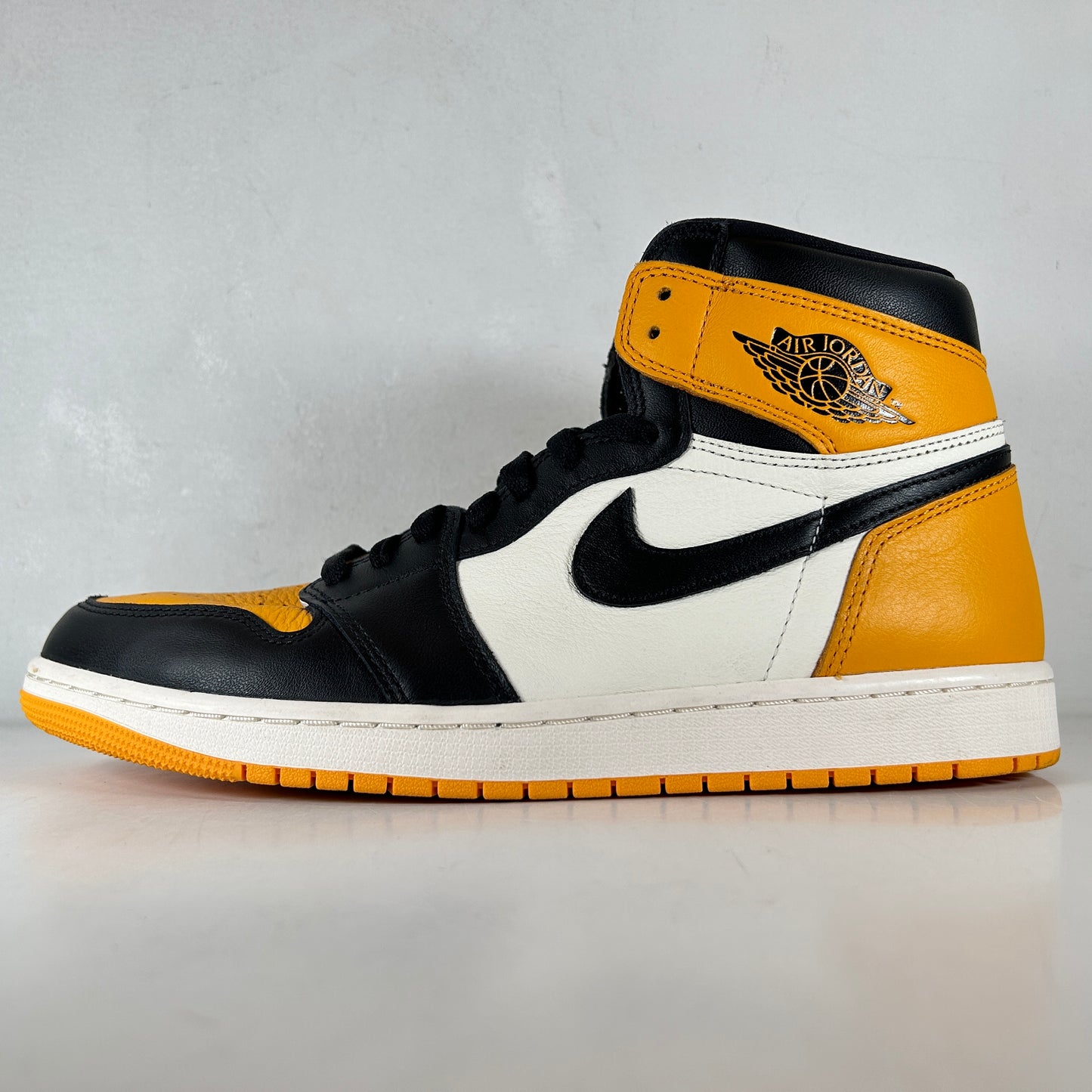 555088 711 Jordan 1 Retro High OG Yellow Toe [USED] - 11.5 (Used) (No Box)