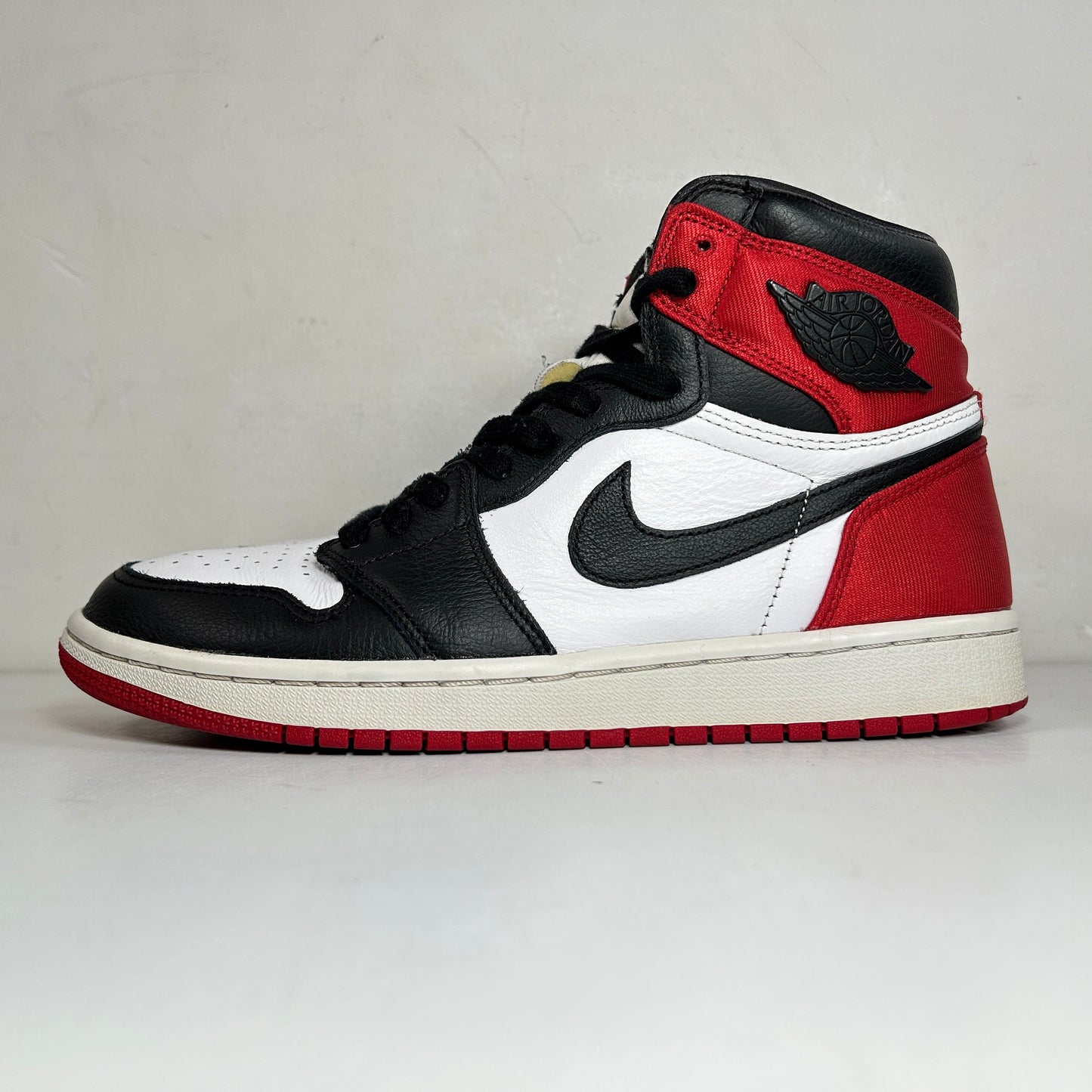 CD0461 016 AJ1 Satin Black Toe [USED] - 10 W (Used)