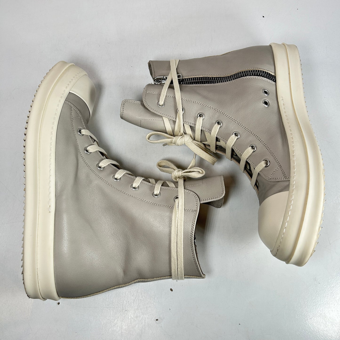 RU01D3890 LCO Rick Owens Men's Lido High Sneakers in Pearl Milk [USED] - 43 M (Used)