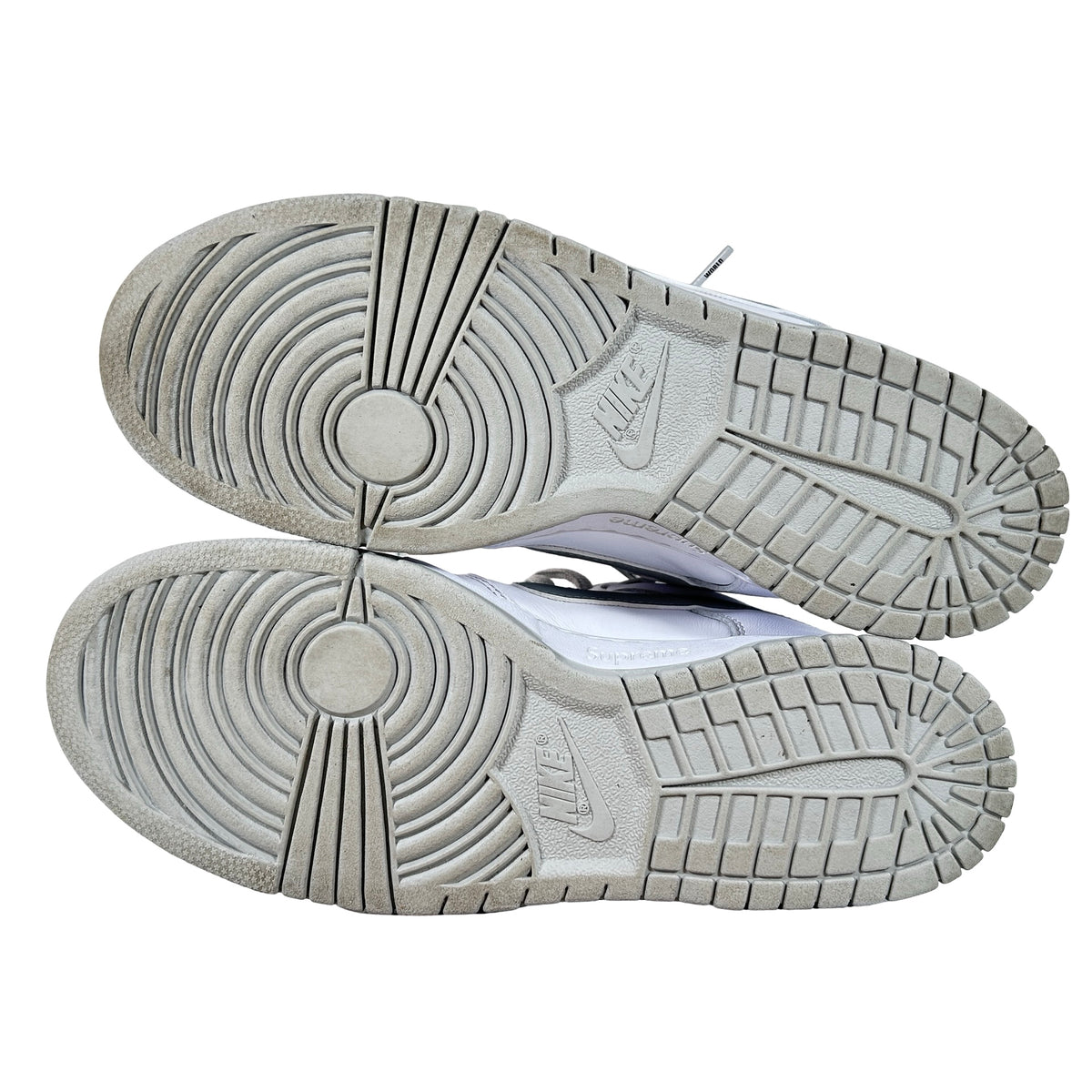 HQ8487 100 Nike SB Dunk Low Supreme 94 White Metallic Silver [USED] - 9 M (Used)