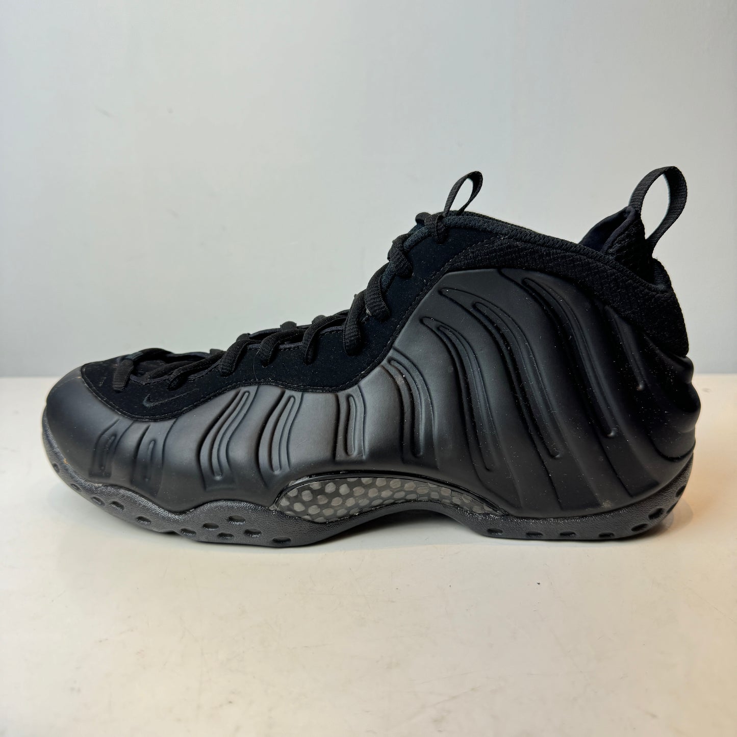 CV0369 001 Nike Air Foamposite One All-Over Swoosh Black 11.5 [USED]