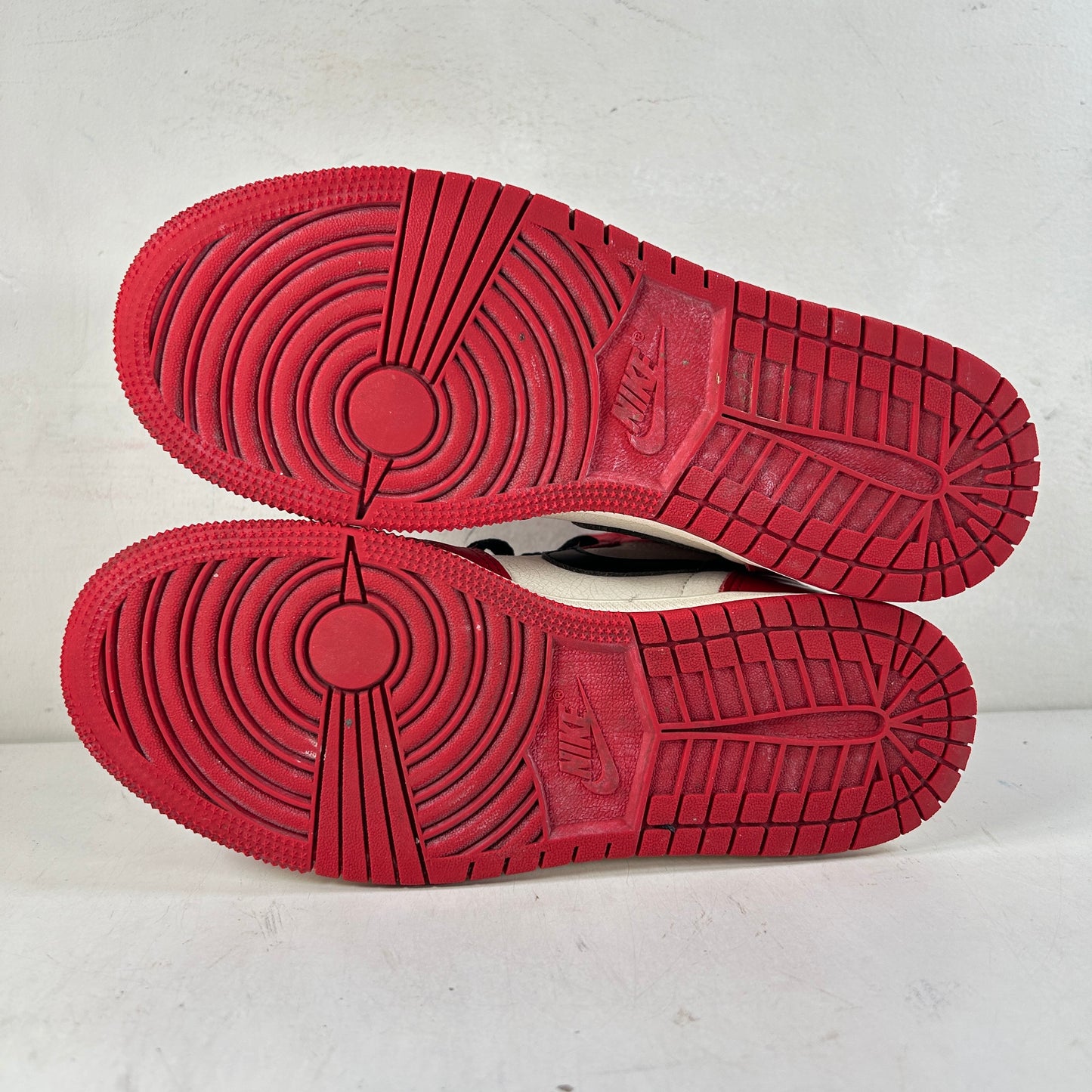 FD1437 612 Jordan 1 Retro High OG Chicago Lost and Found (GS) [USED] - 4.5 Y (Used)