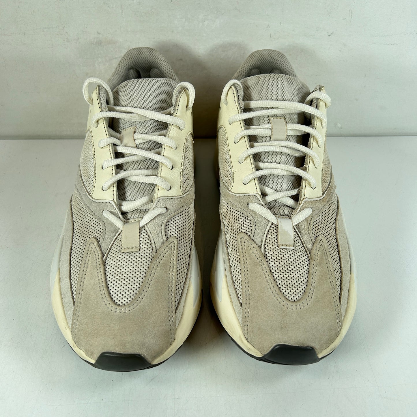 EG7596 adidas Yeezy Boost 700 Analógico