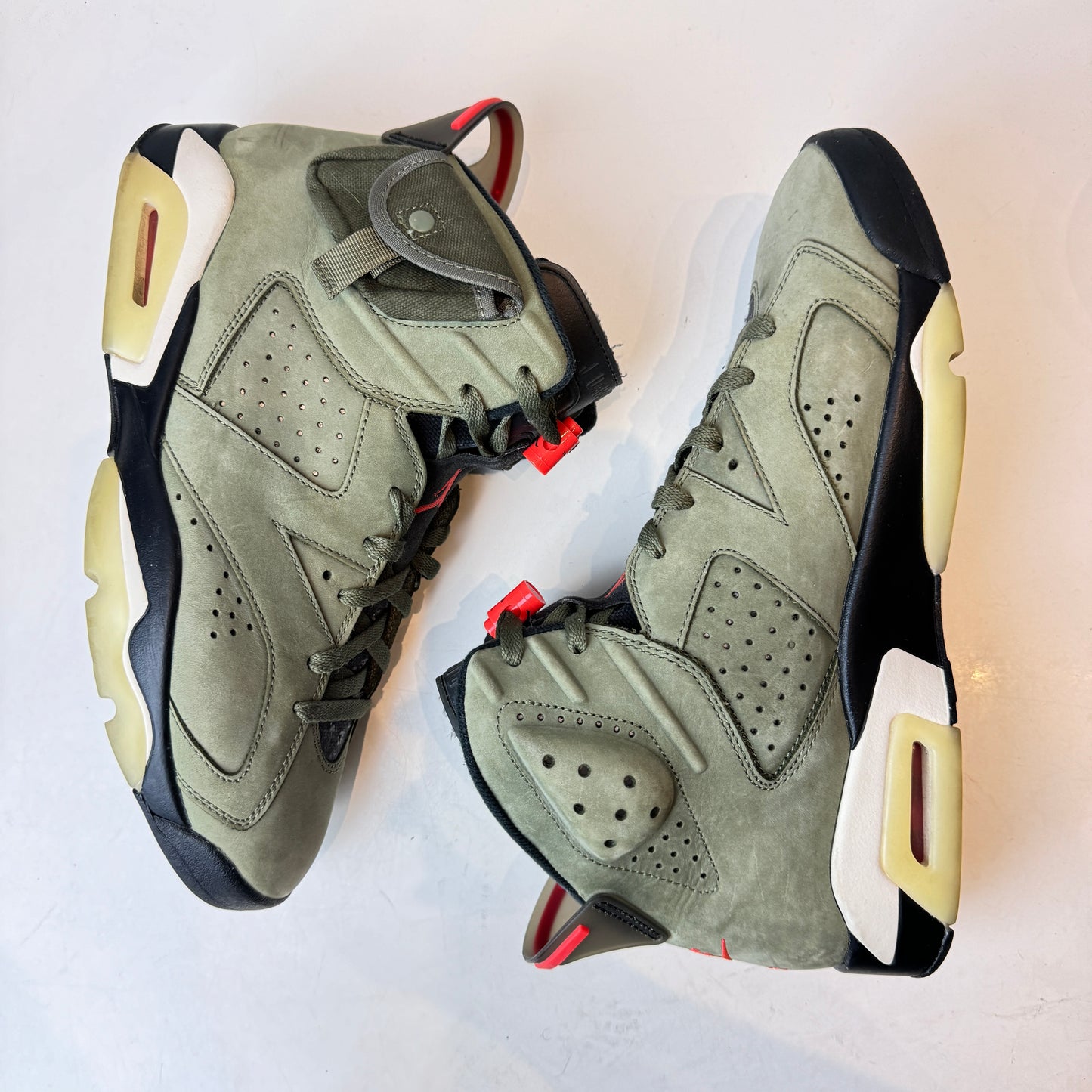 CN1084 200 Jordan 6 Retro Travis Scott [USED] - 11 M (Used2)