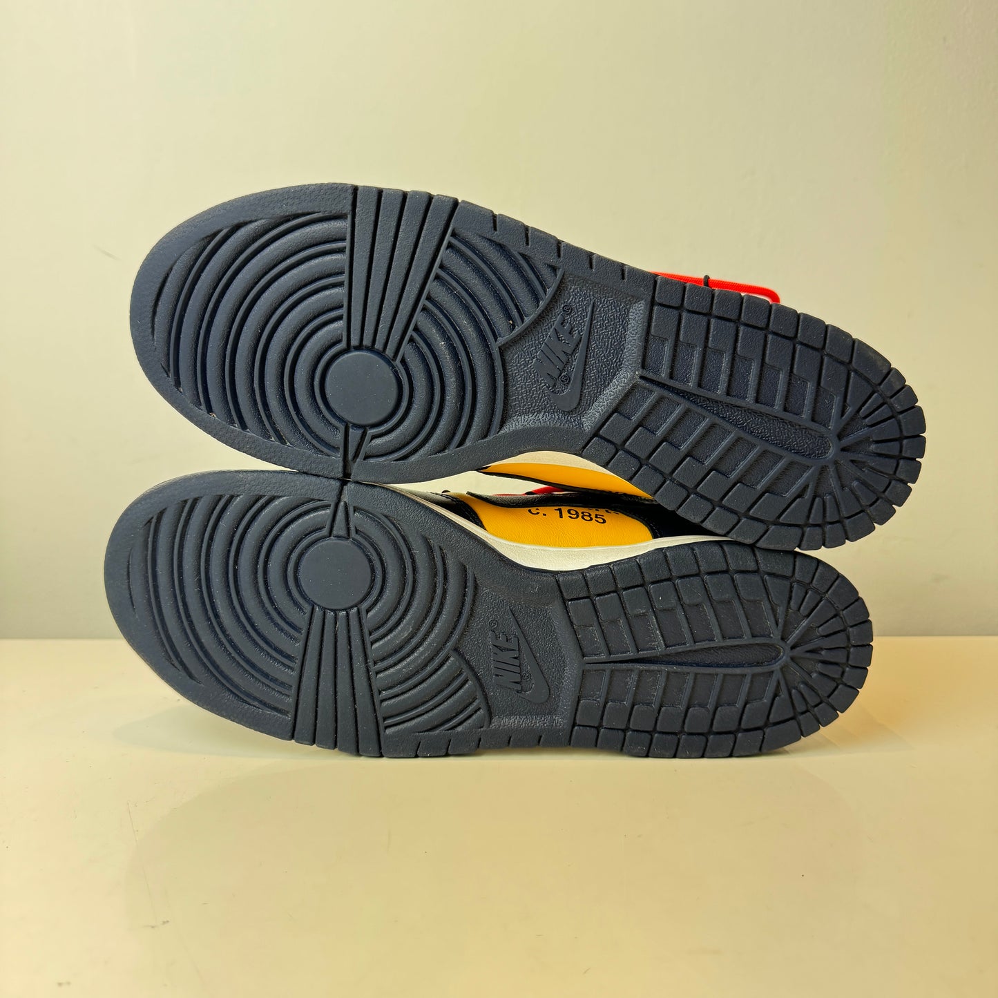 CT0856 700 Dunk Low Off-White University Gold [USED] - 10 M (Used)