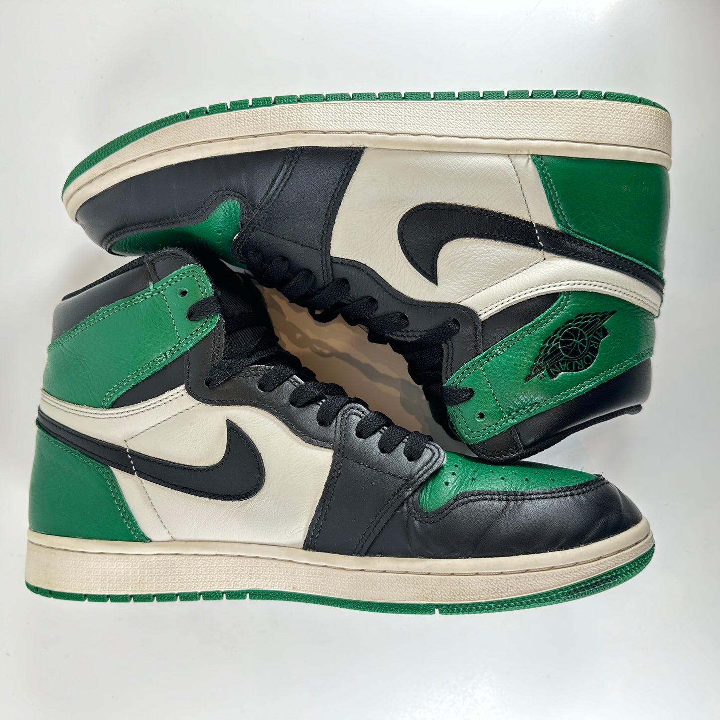 555088 302 Jordan 1 Retro High Pine Green [USED] - 11 M (Used)