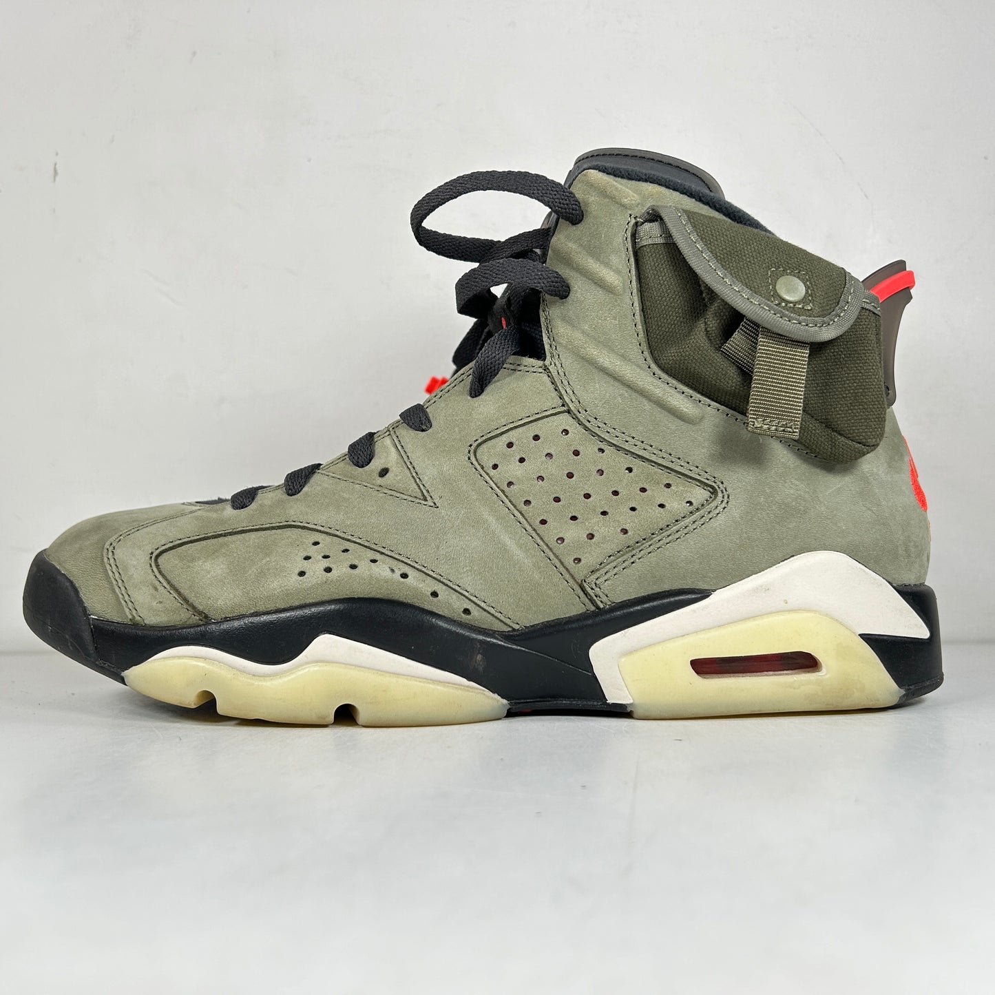 CN1084 200 Jordan 6 Retro Travis Scott [USED] - 10.5 M (Used)