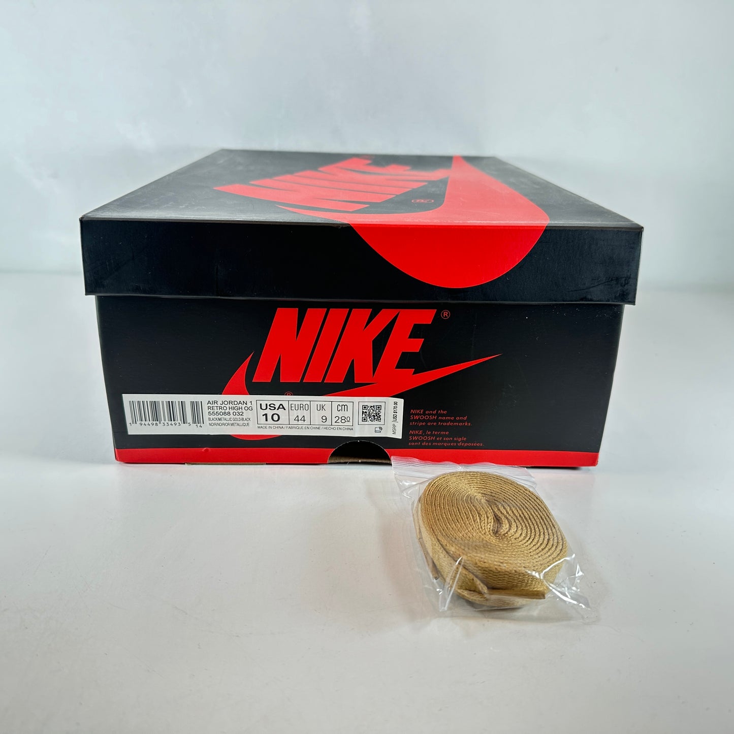 555088 032 Jordan 1 Black/Gold [USED] - 10 M (Used)