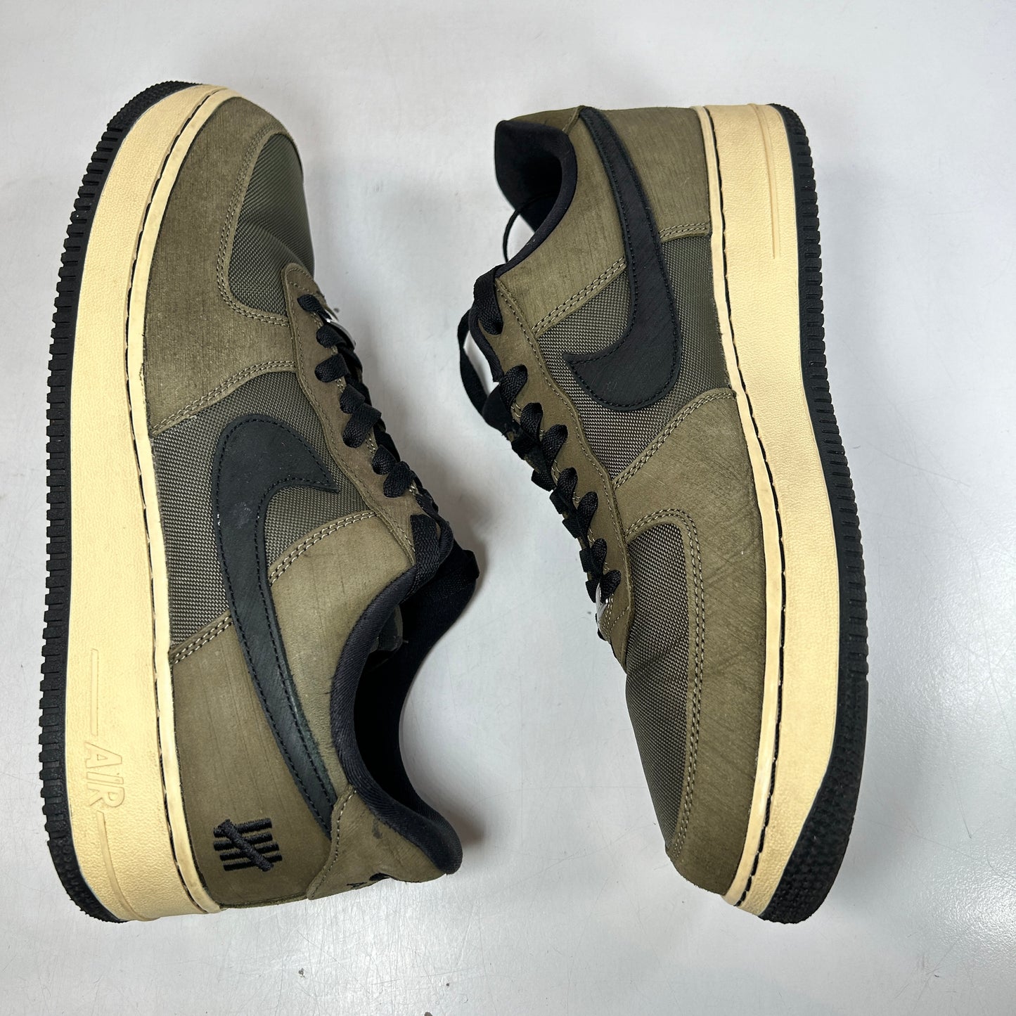 DH3064 300 Nike Air Force 1 Low SP Undefeated [USED] - 12 M (Used)