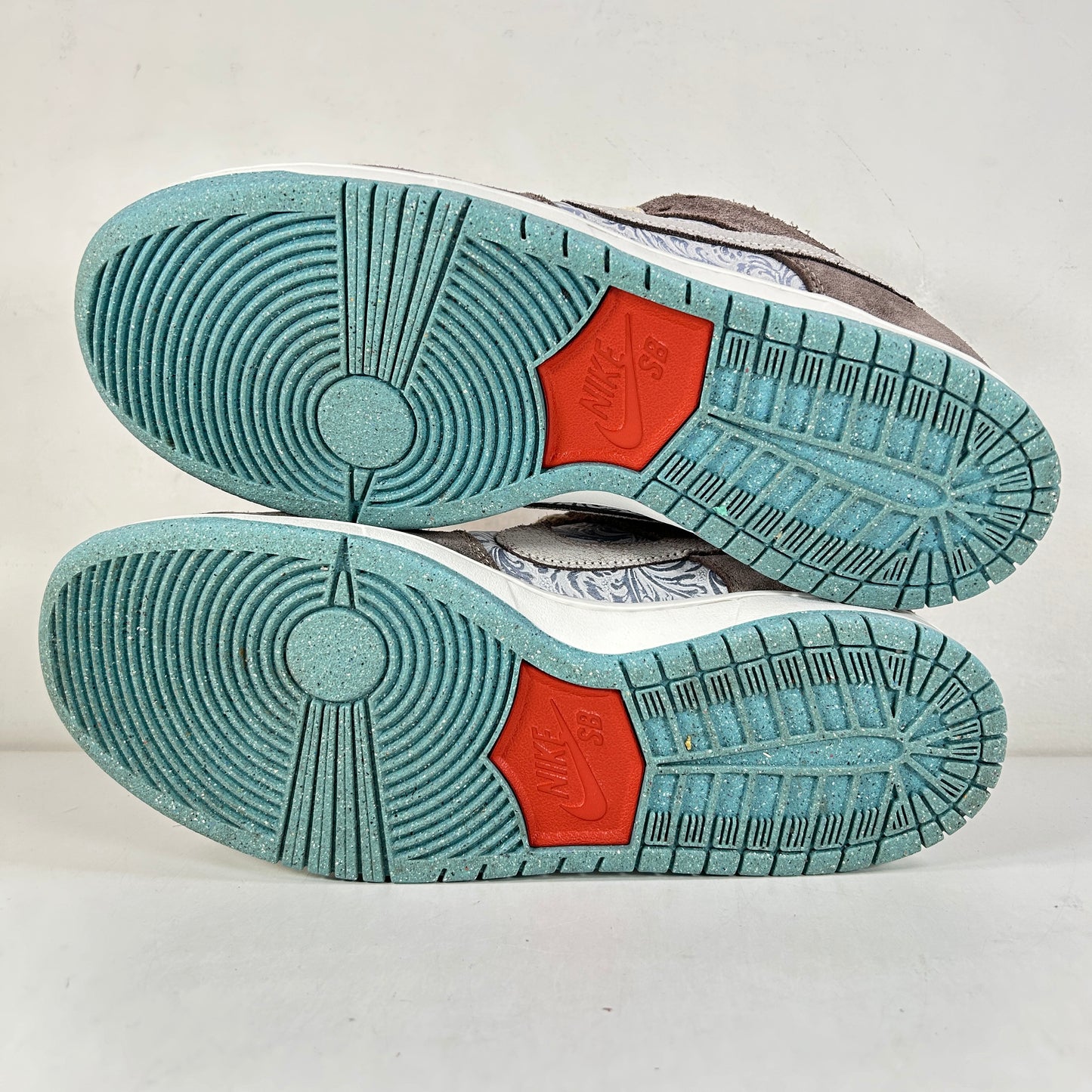 FZ3129 200 Nike SB Dunk Low Big Money Savings [USED] - 11 M (Used)