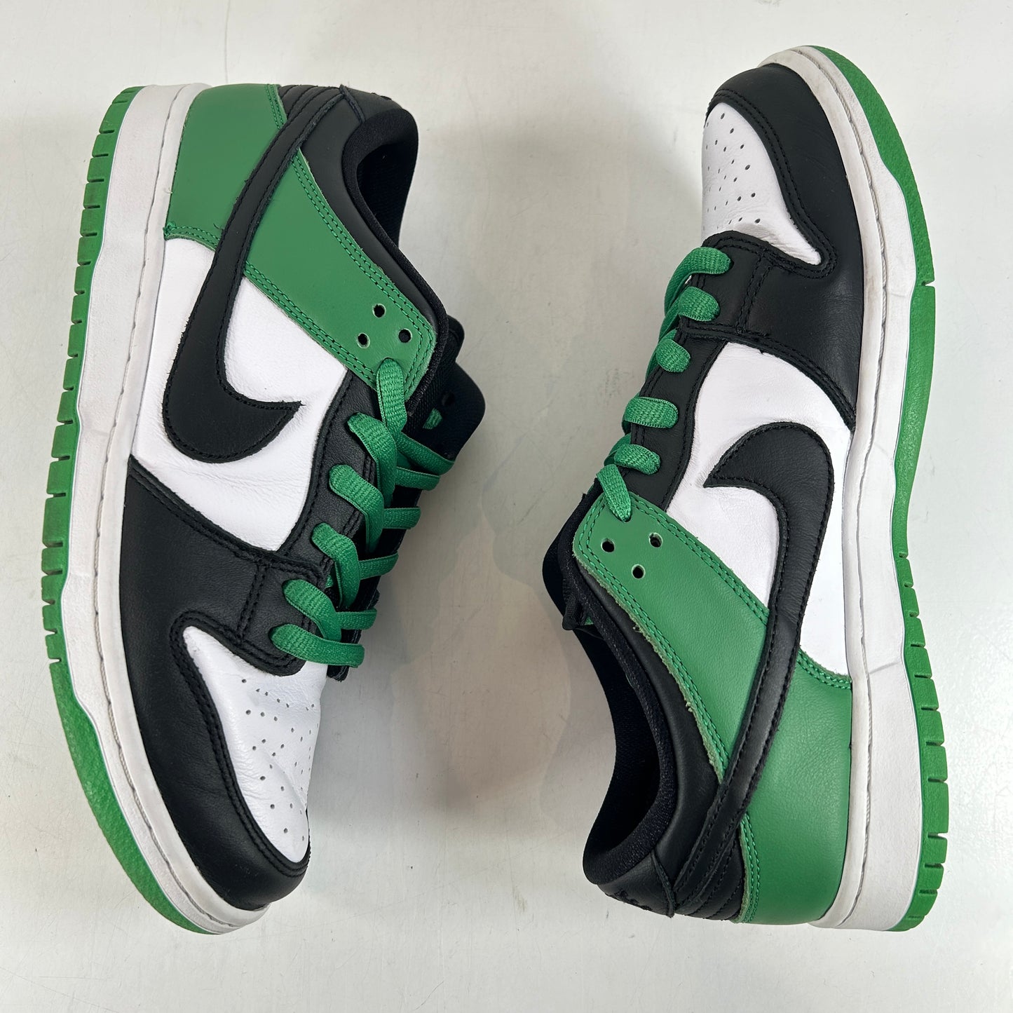 BQ6817 302 Nike SB Dunk Low Classic Green [USED] - 9 M (Used)