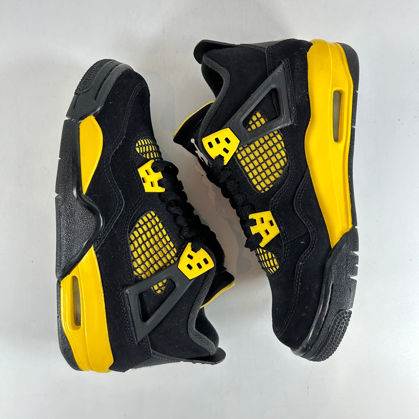 408452 017 Jordan 4 Retro Thunder (2023) (GS) - 4 Y (Used)