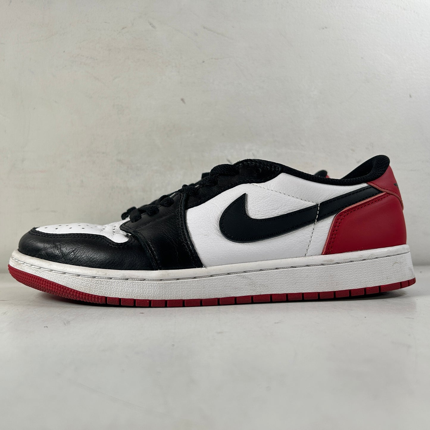 CZ0790 106  Jordan 1 Retro Low OG Black Toe (2023) [USED] - 10 M (Used) (No Box)