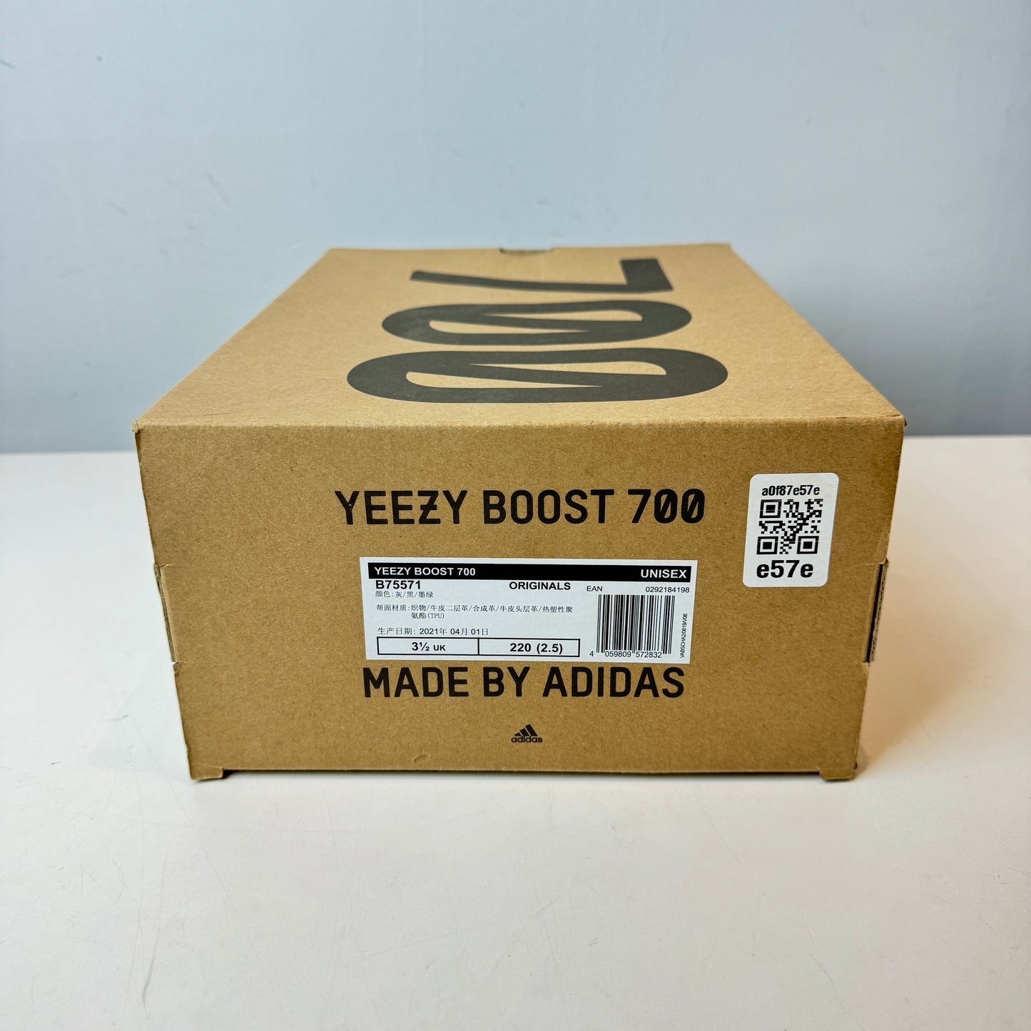B75571 Yeezy 700 Wave Runner [USED] - 4 M (Used)