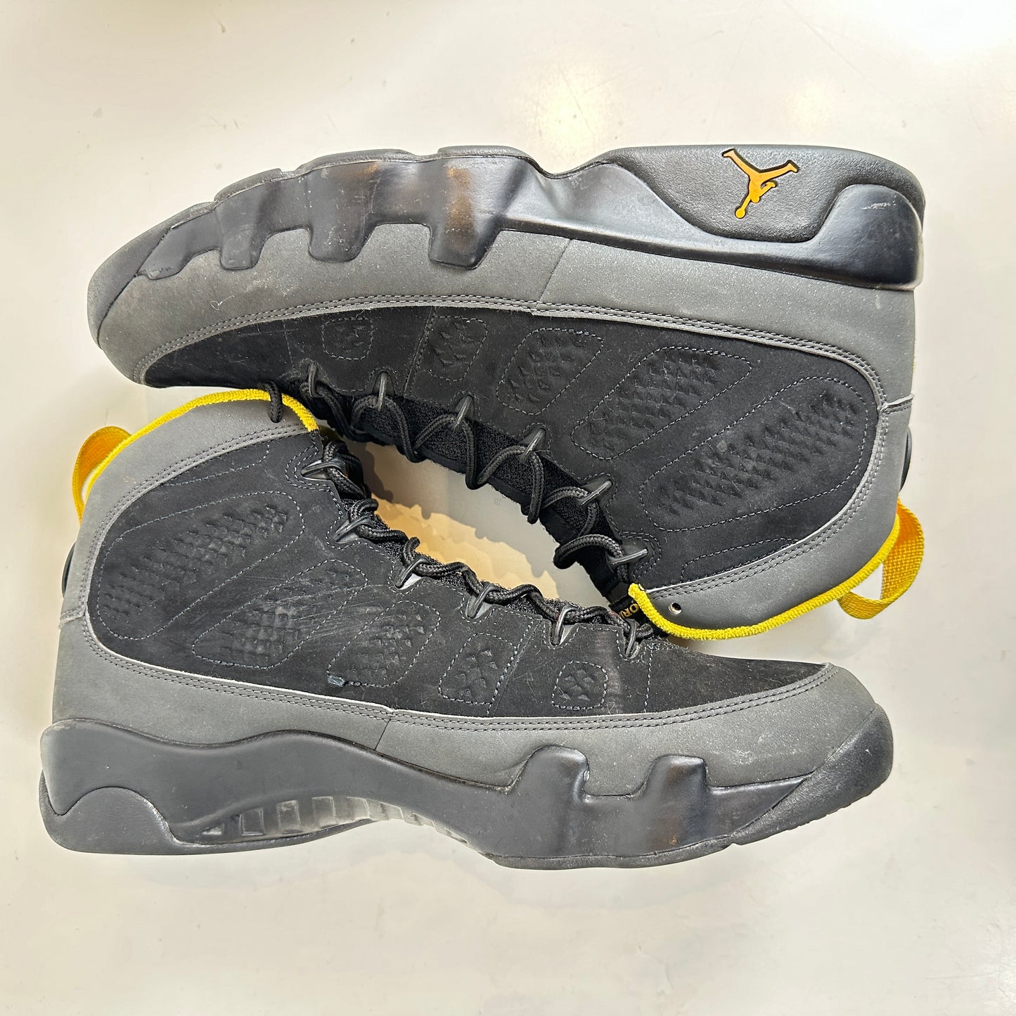 CT8019 070 Jordan 9 Retro Dark Charcoal Universidad Oro